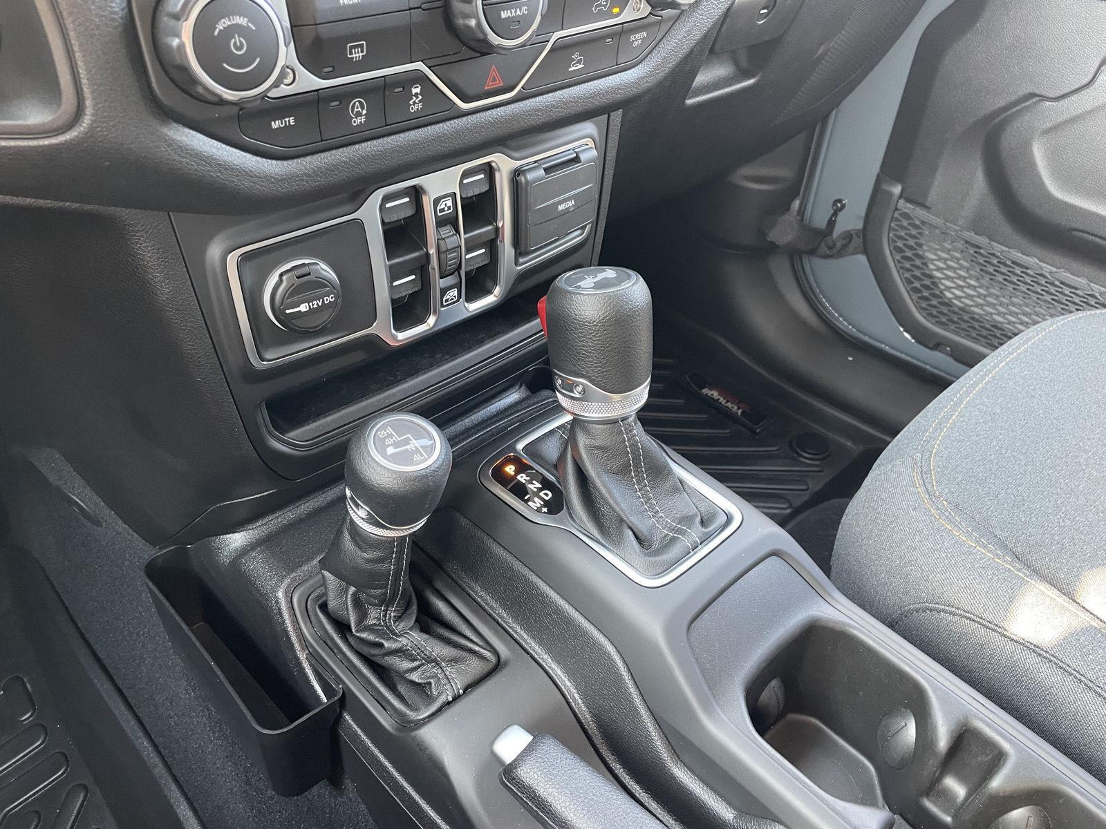 Vehicle photo 27