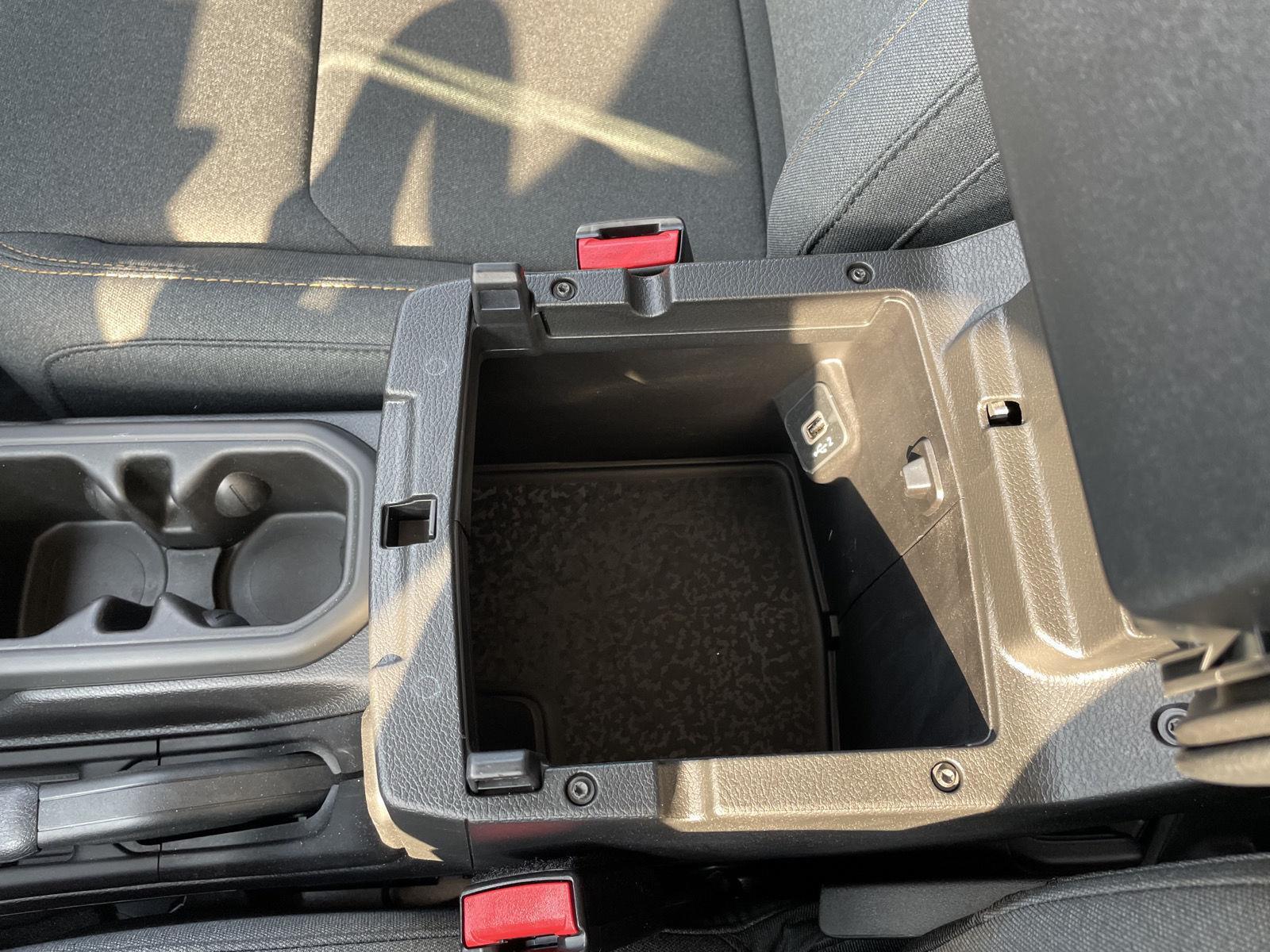 Vehicle photo 28