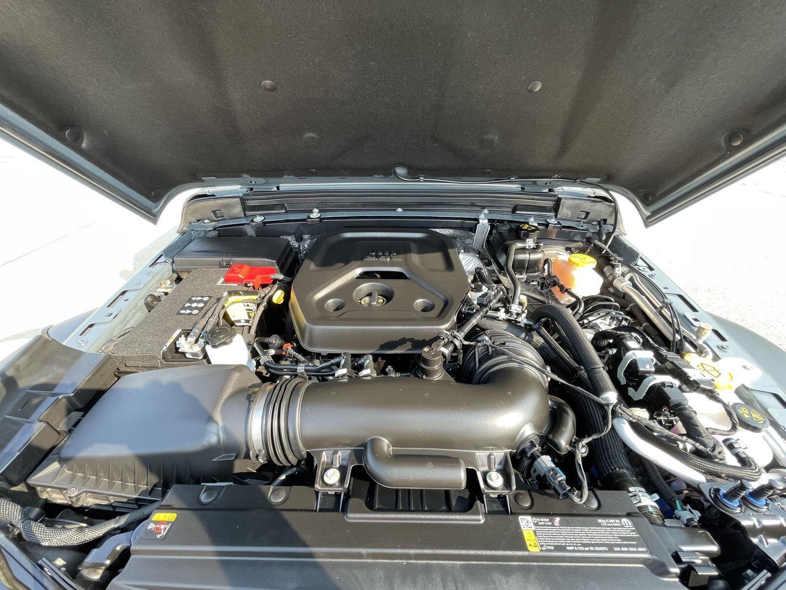 Vehicle photo 30