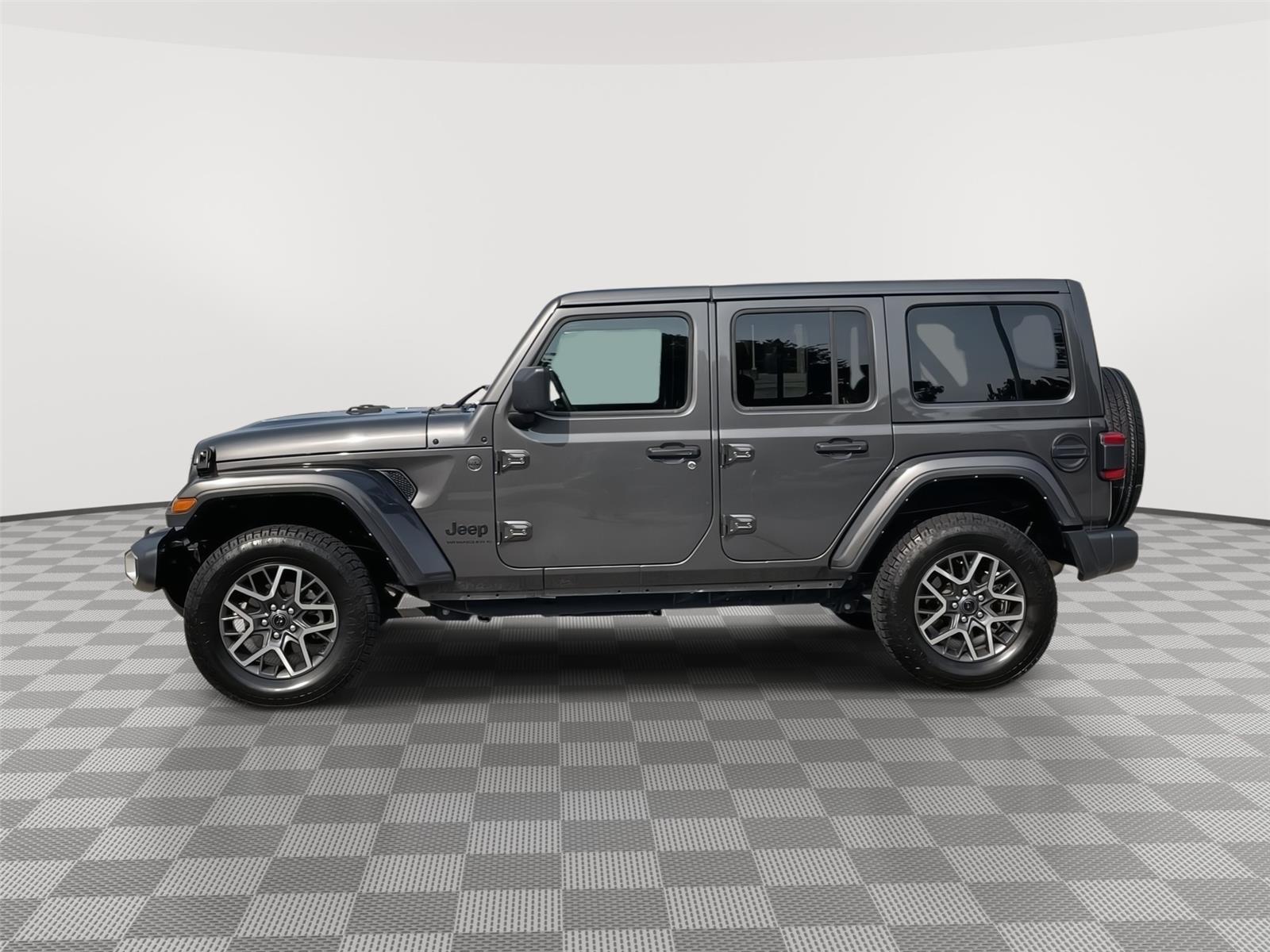 Vehicle photo 2