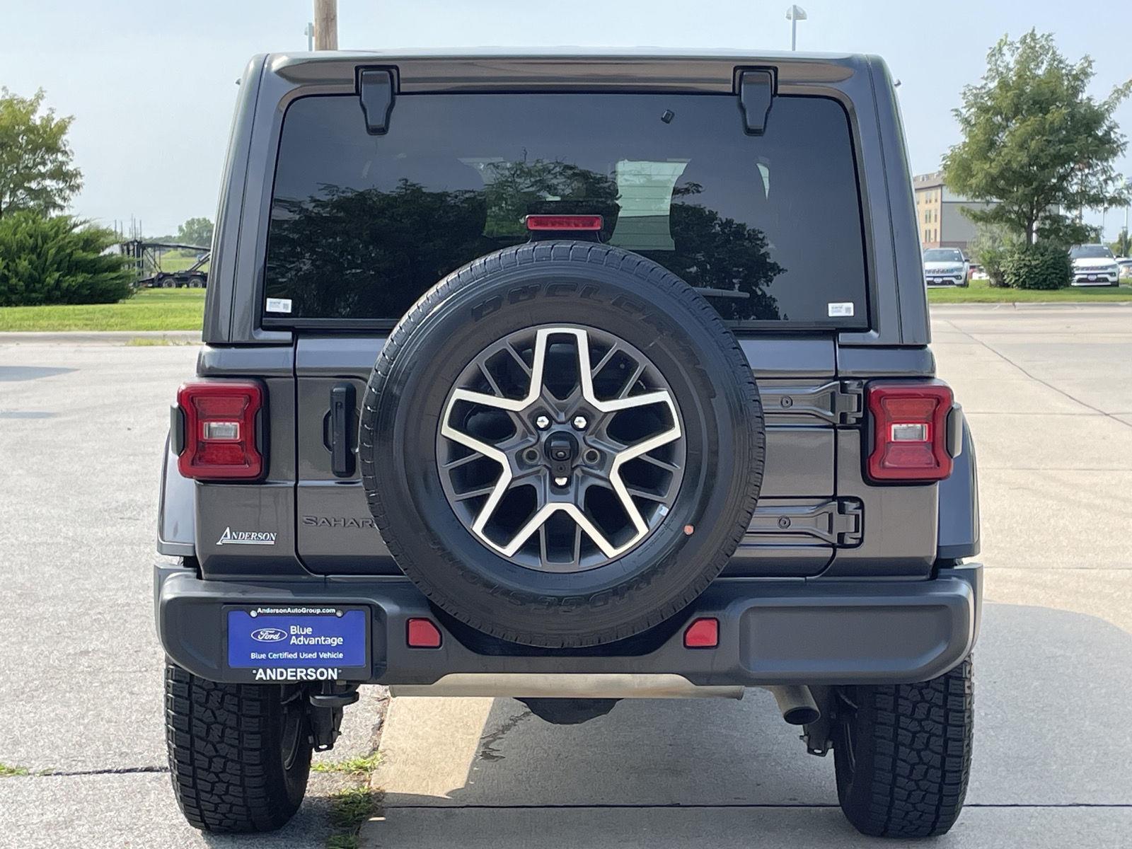 Vehicle photo 8