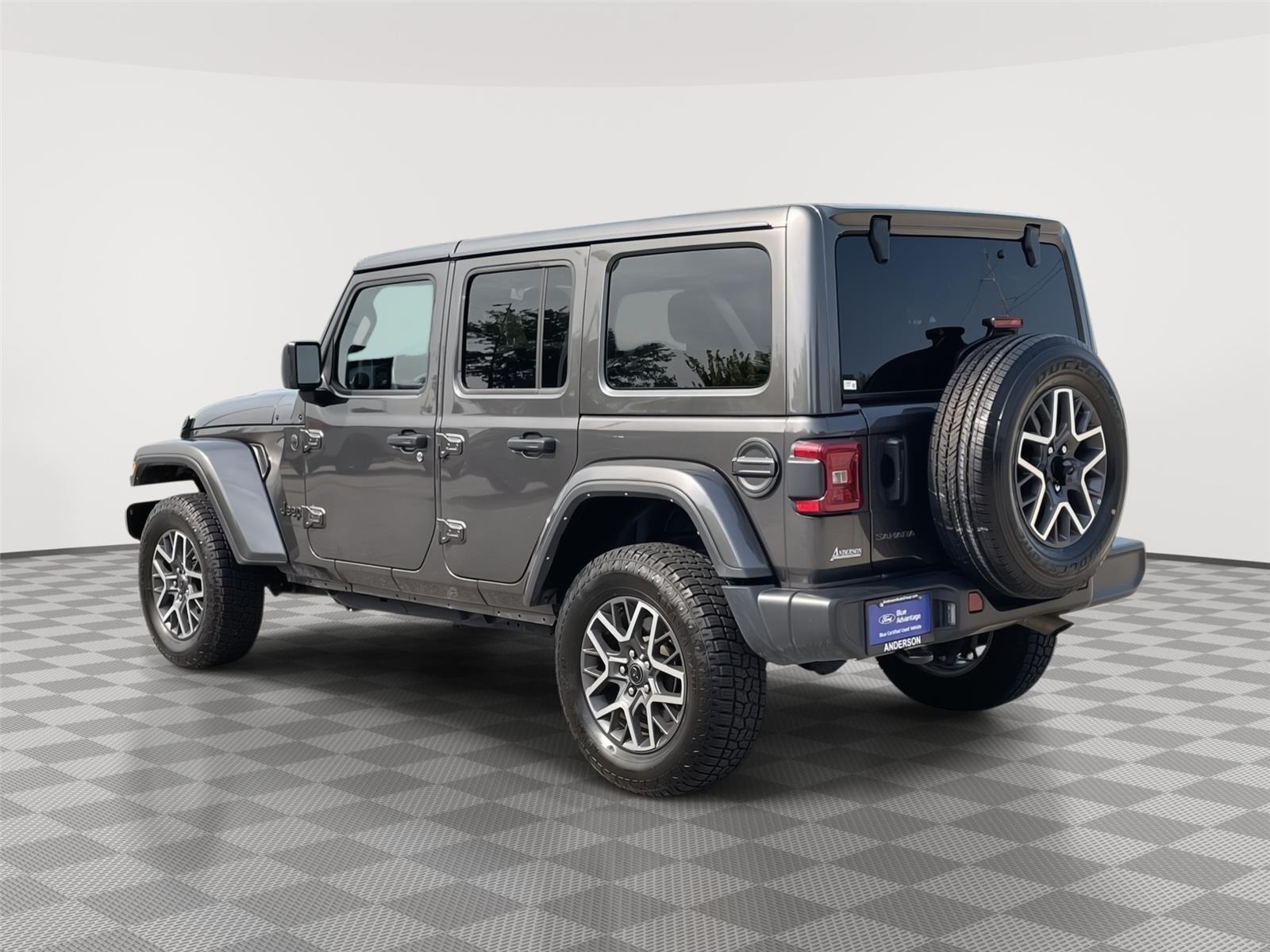 Vehicle photo 9