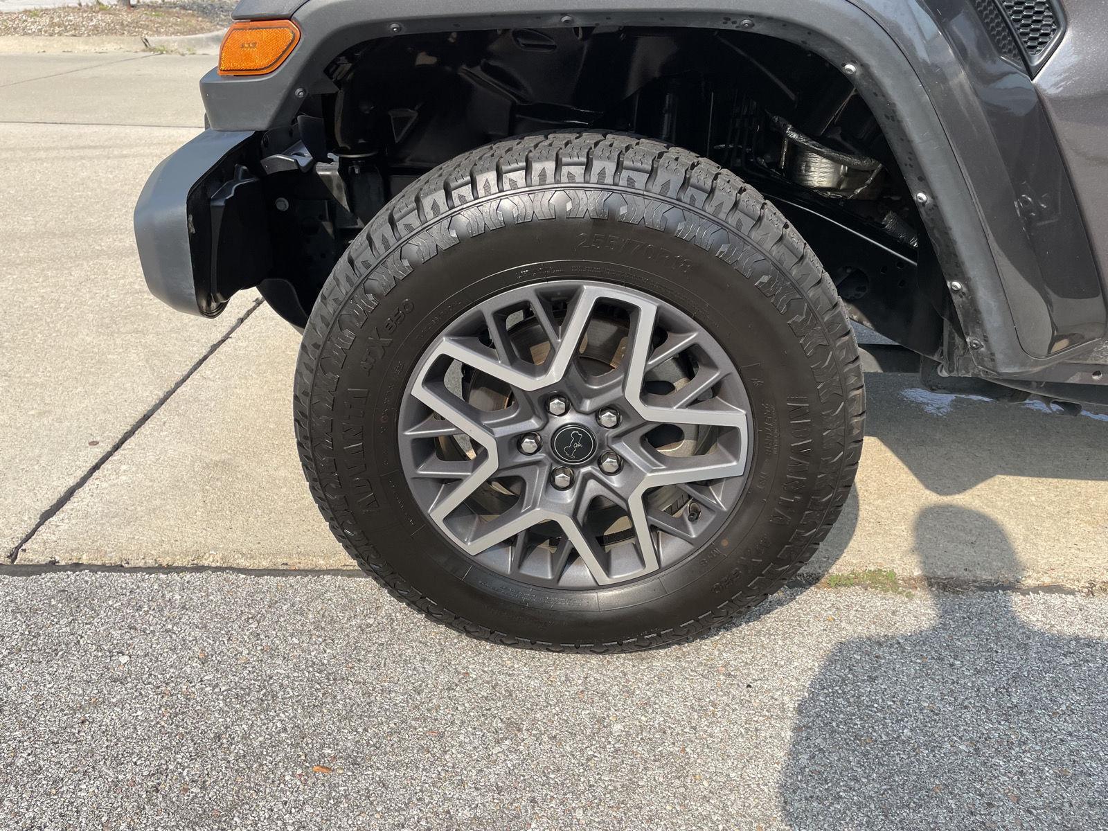 Vehicle photo 10