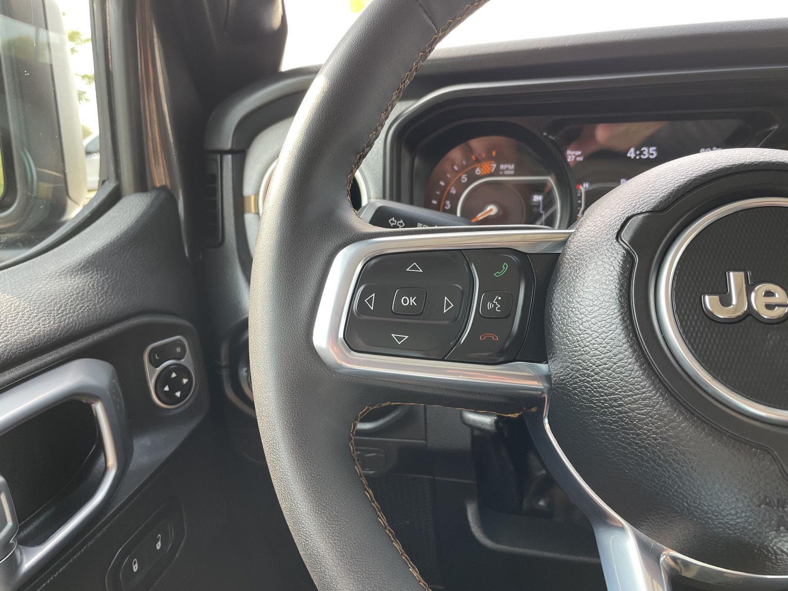 Vehicle photo 13