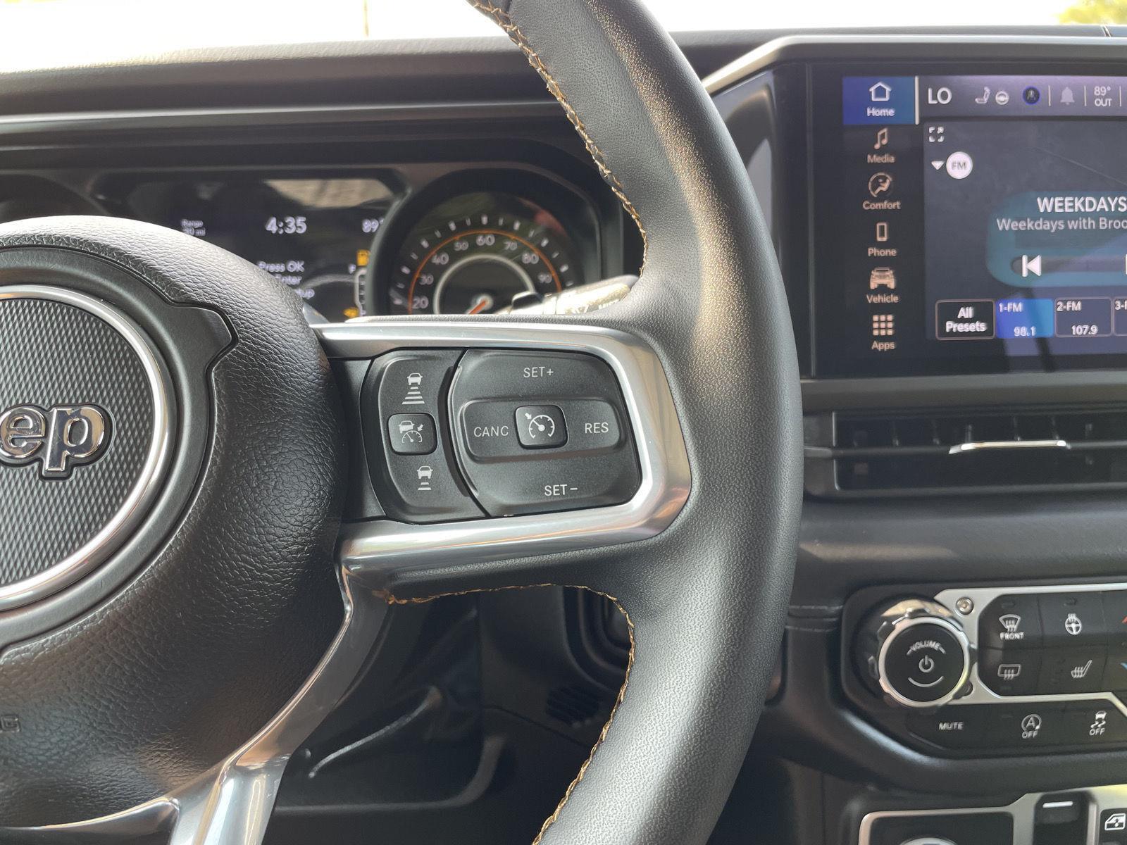 Vehicle photo 14