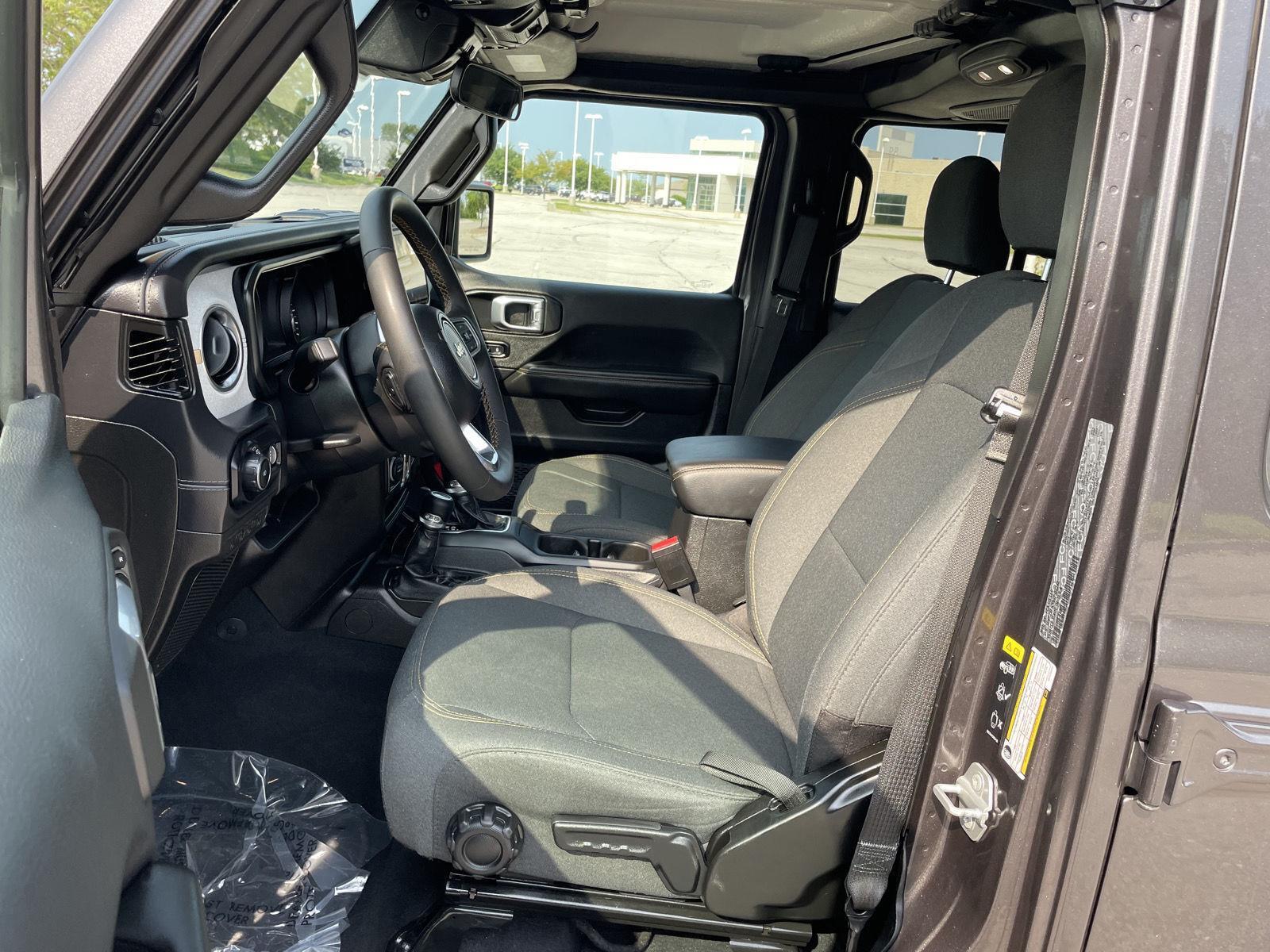 Vehicle photo 17