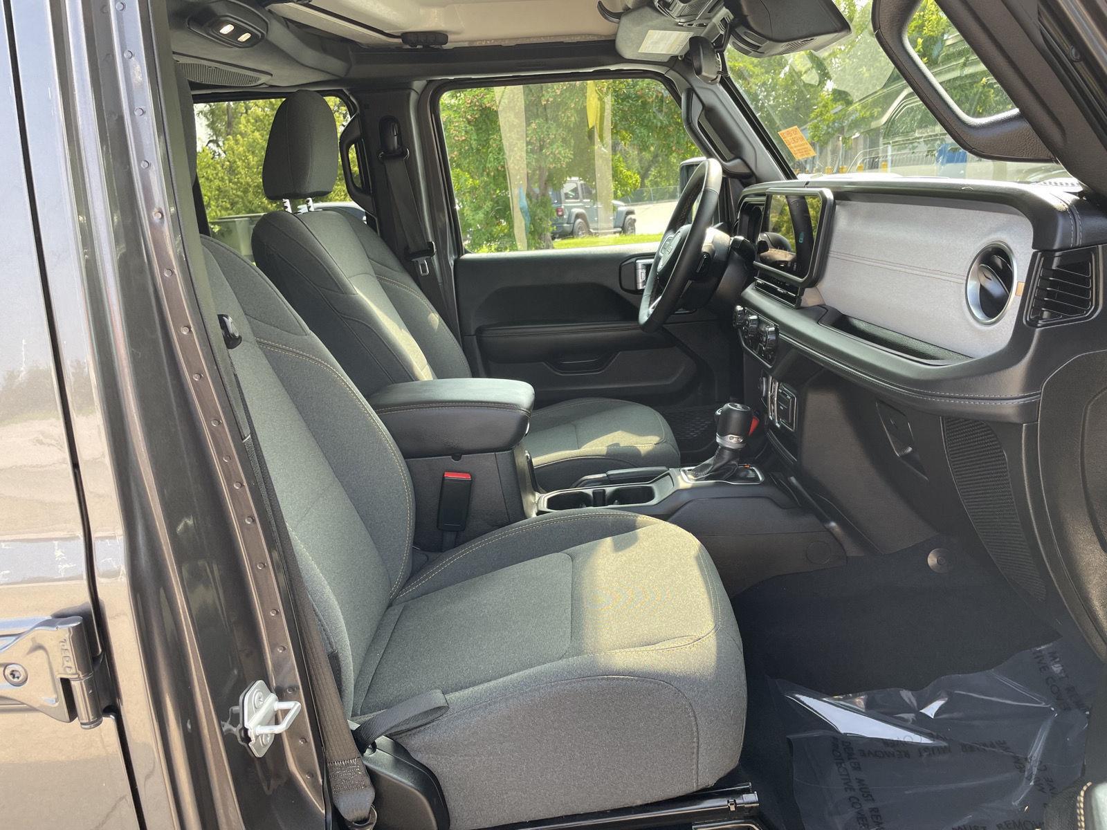 Vehicle photo 19