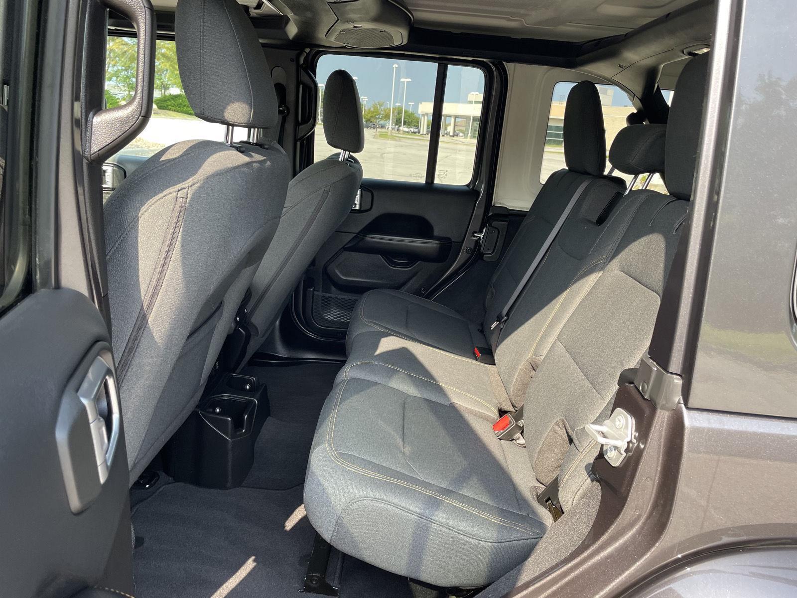 Vehicle photo 20