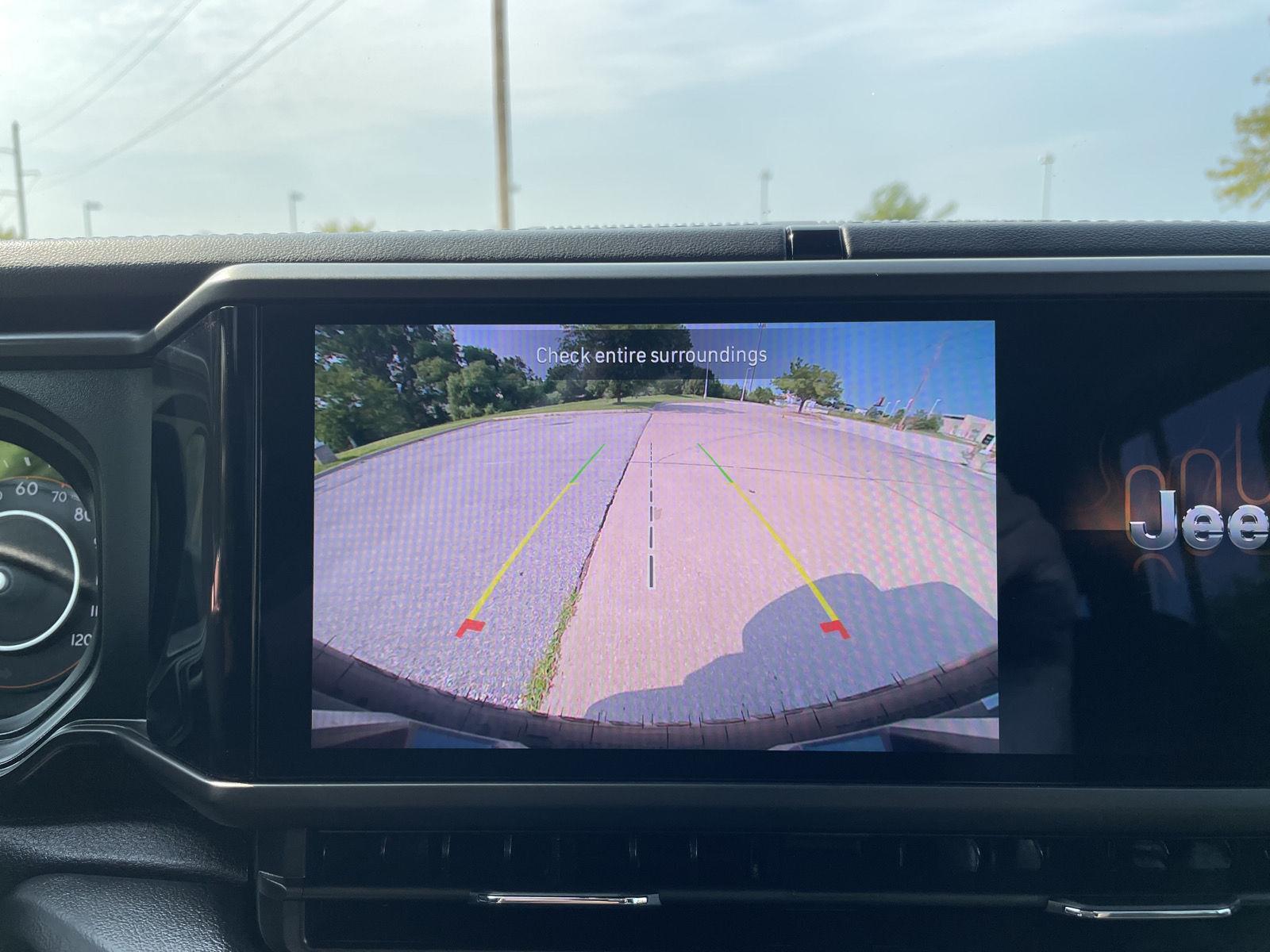 Vehicle photo 23