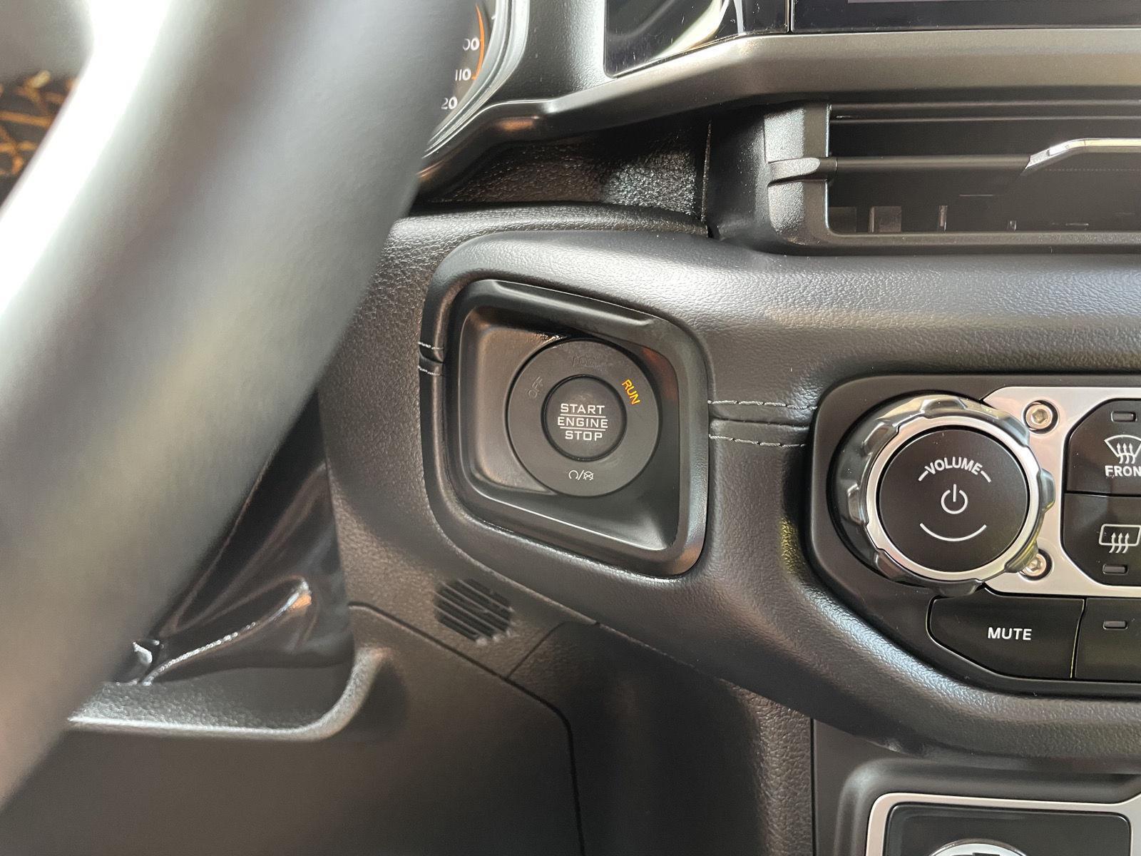 Vehicle photo 24