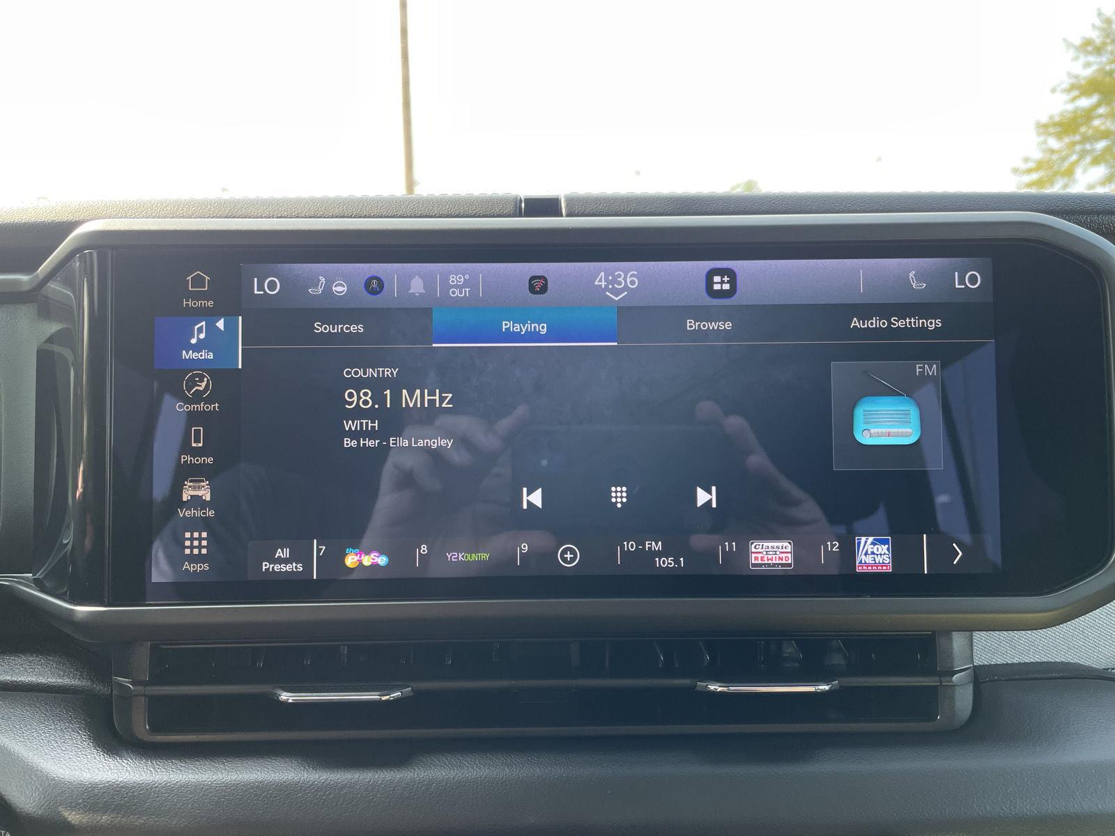 Vehicle photo 25