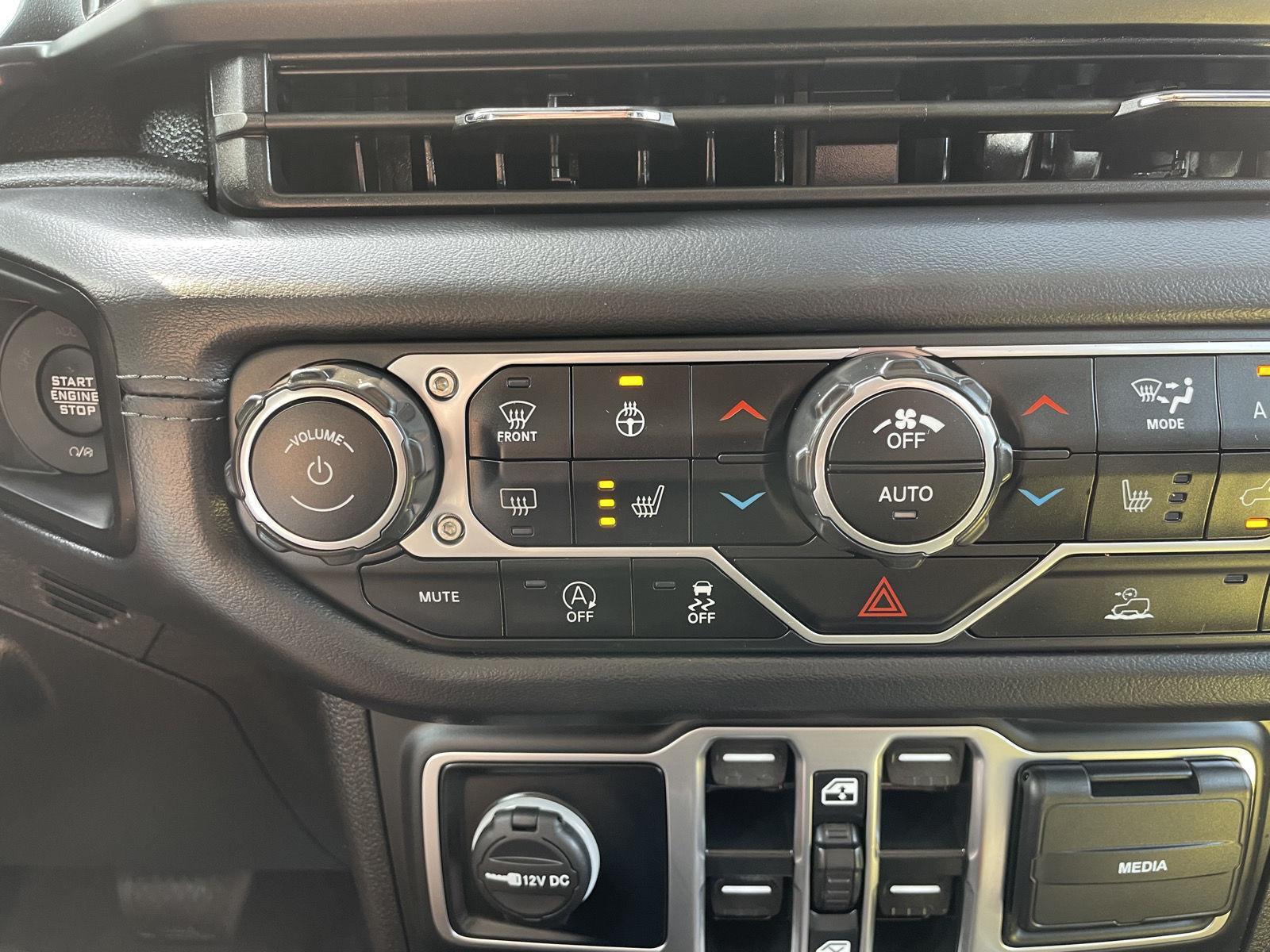 Vehicle photo 27