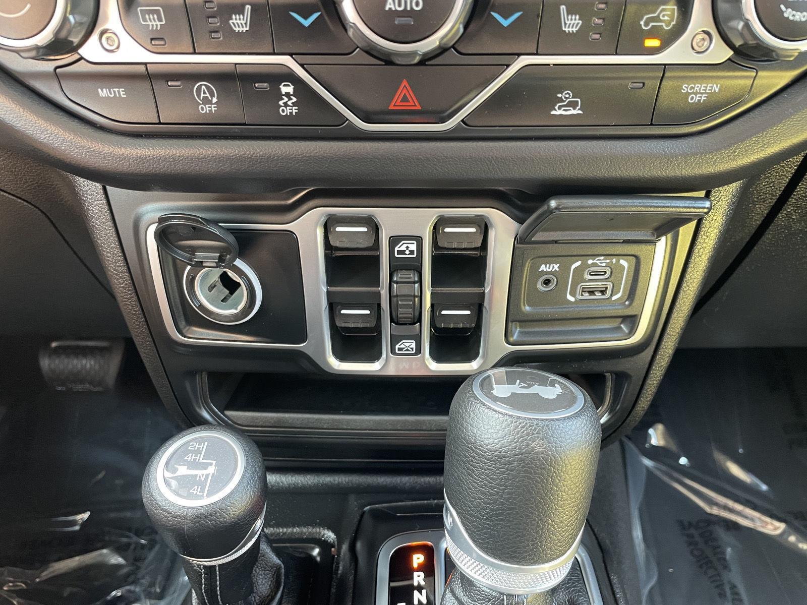 Vehicle photo 28