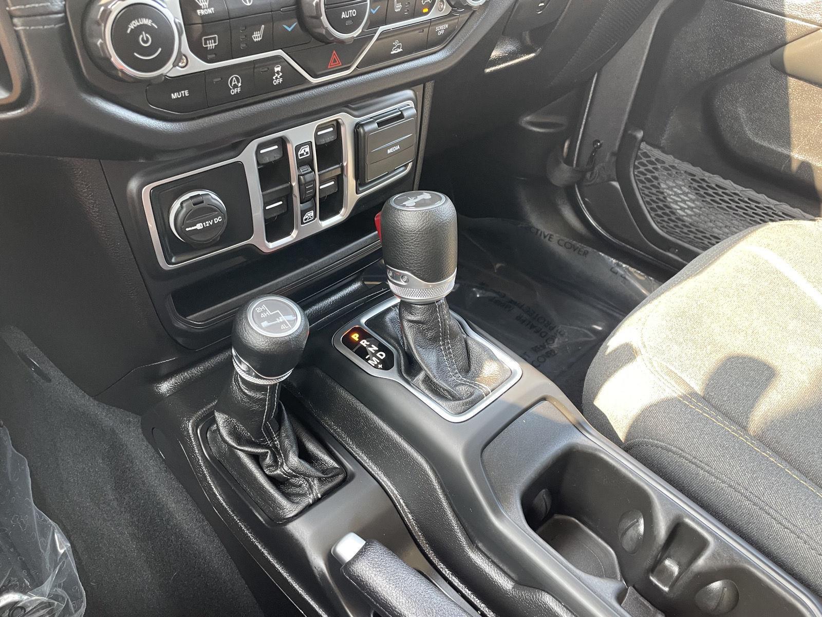 Vehicle photo 29