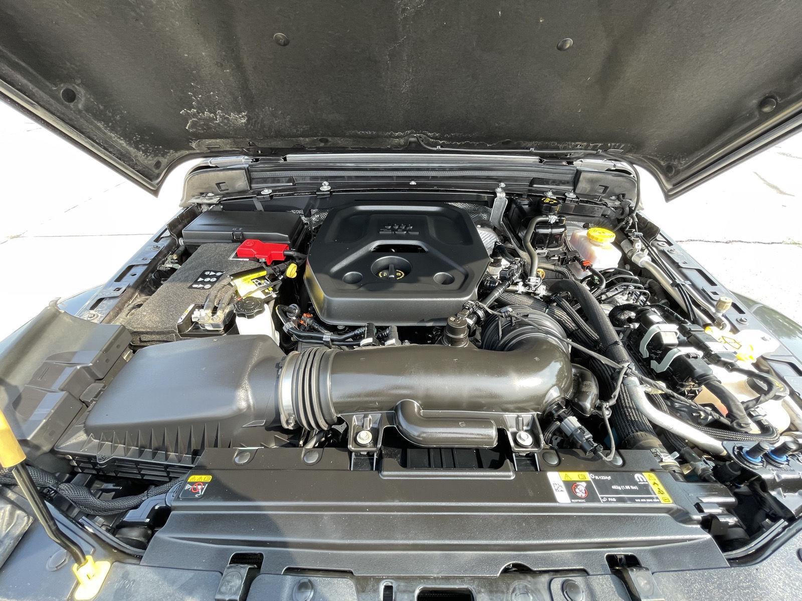 Vehicle photo 33