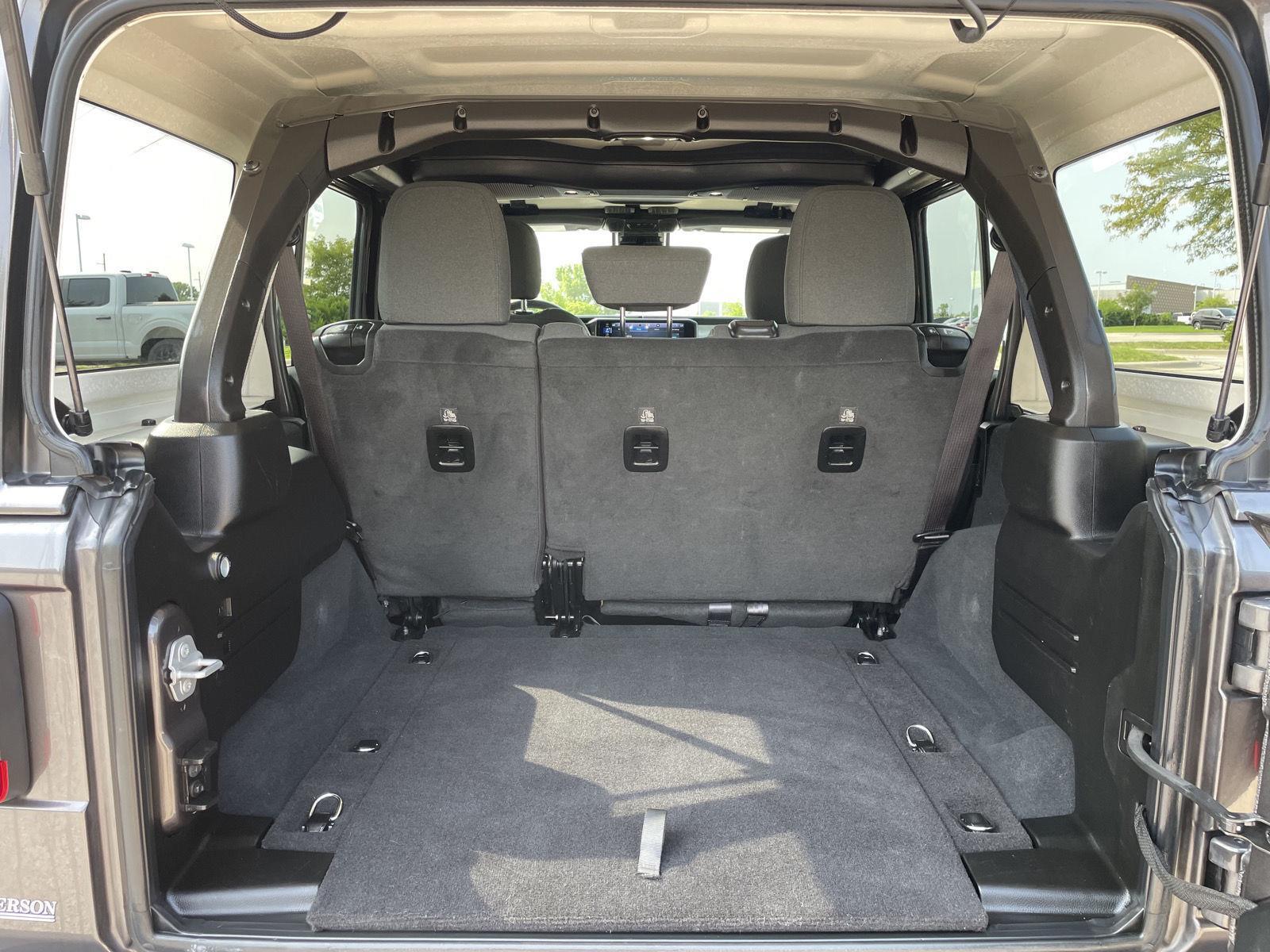 Vehicle photo 34