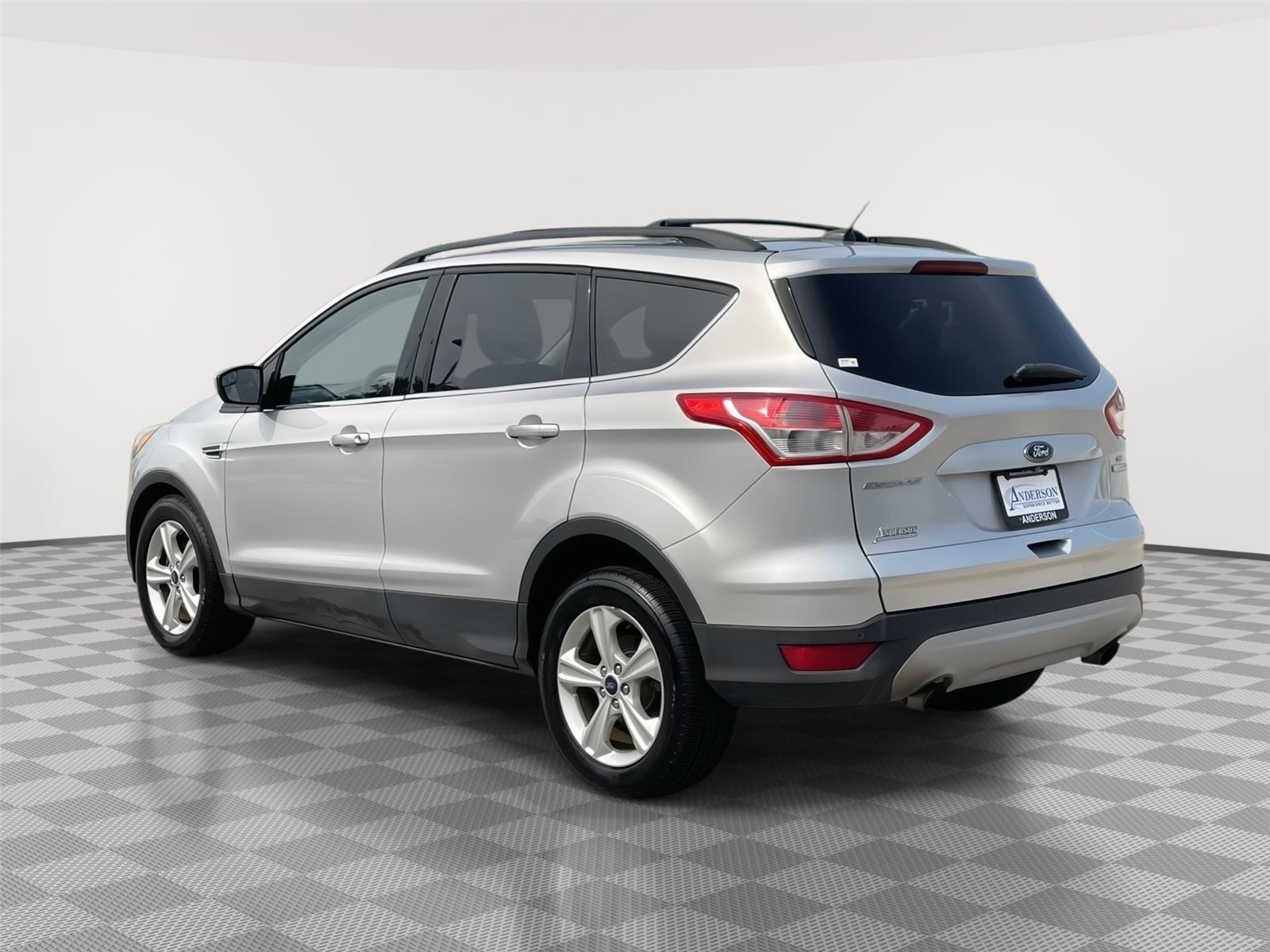 Vehicle photo 9