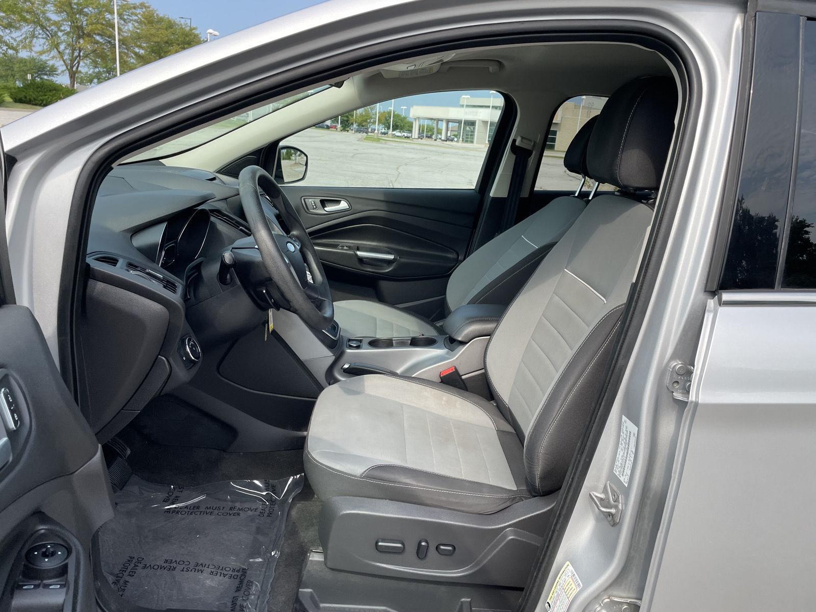 Vehicle photo 17