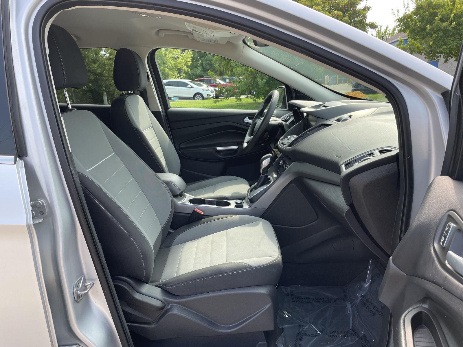 Vehicle photo 19