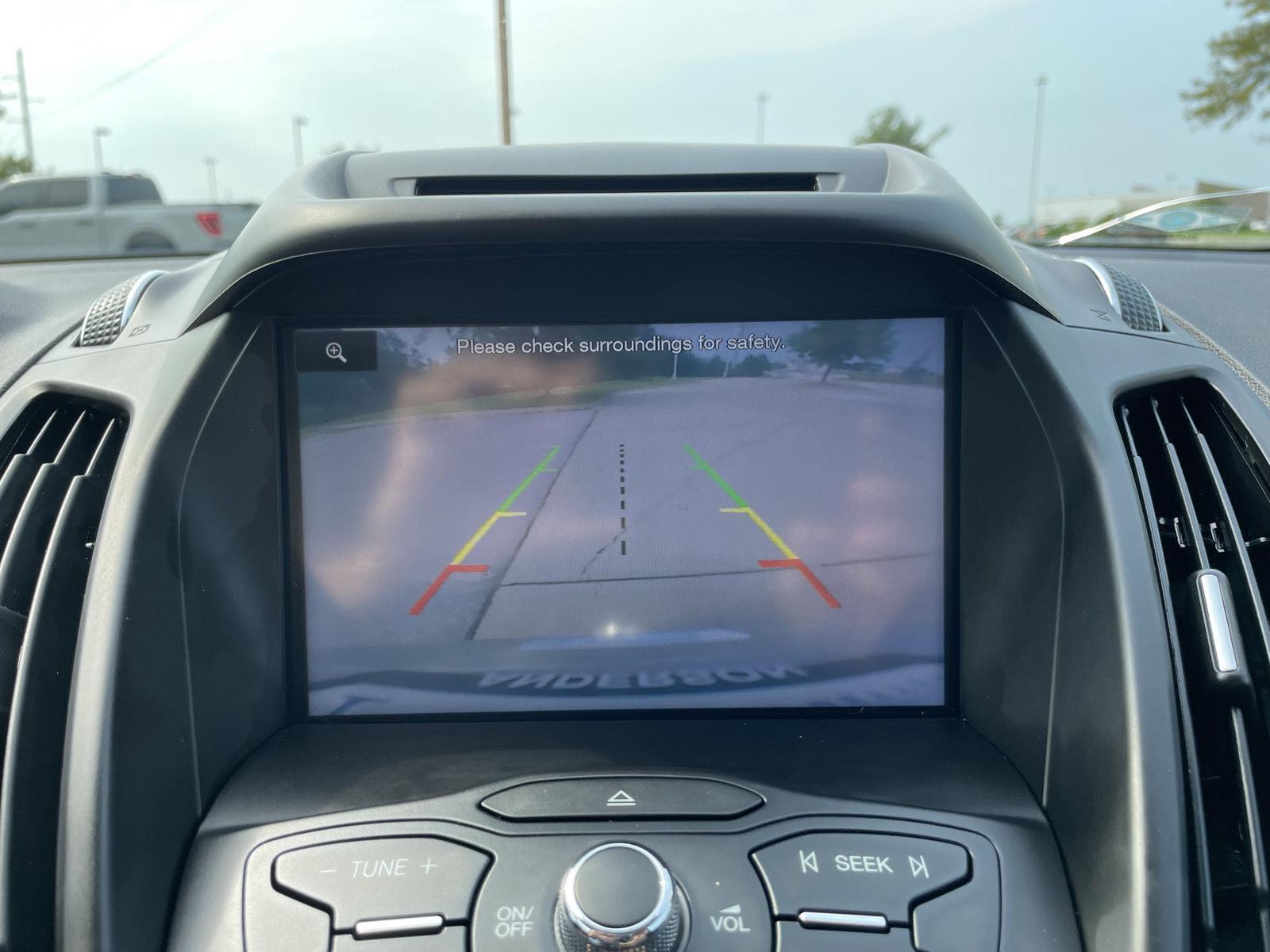 Vehicle photo 23