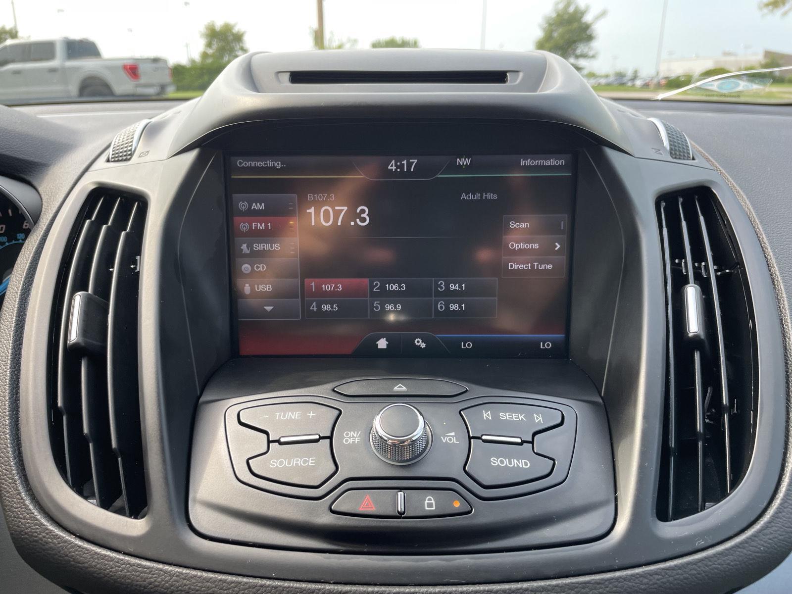 Vehicle photo 24