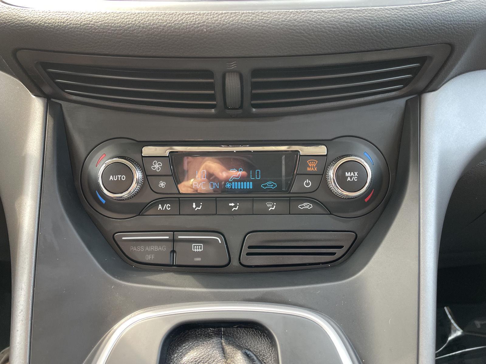 Vehicle photo 25
