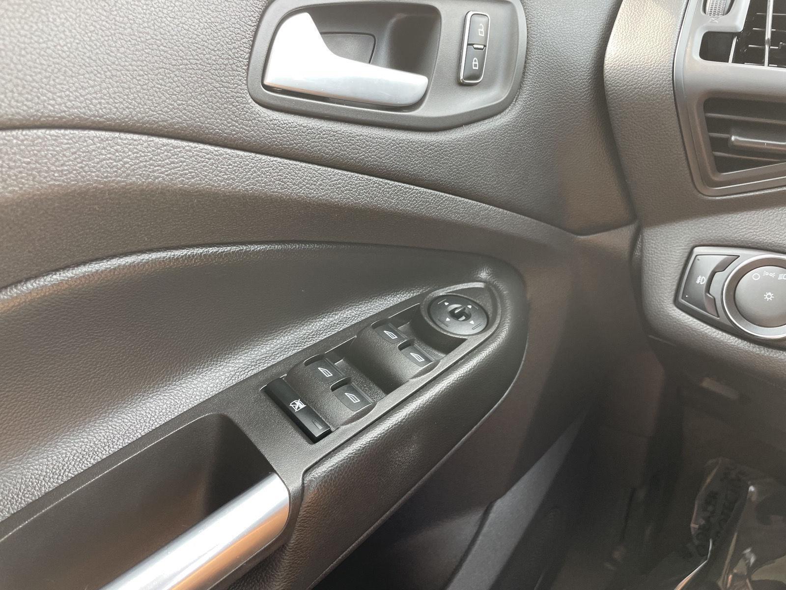 Vehicle photo 26