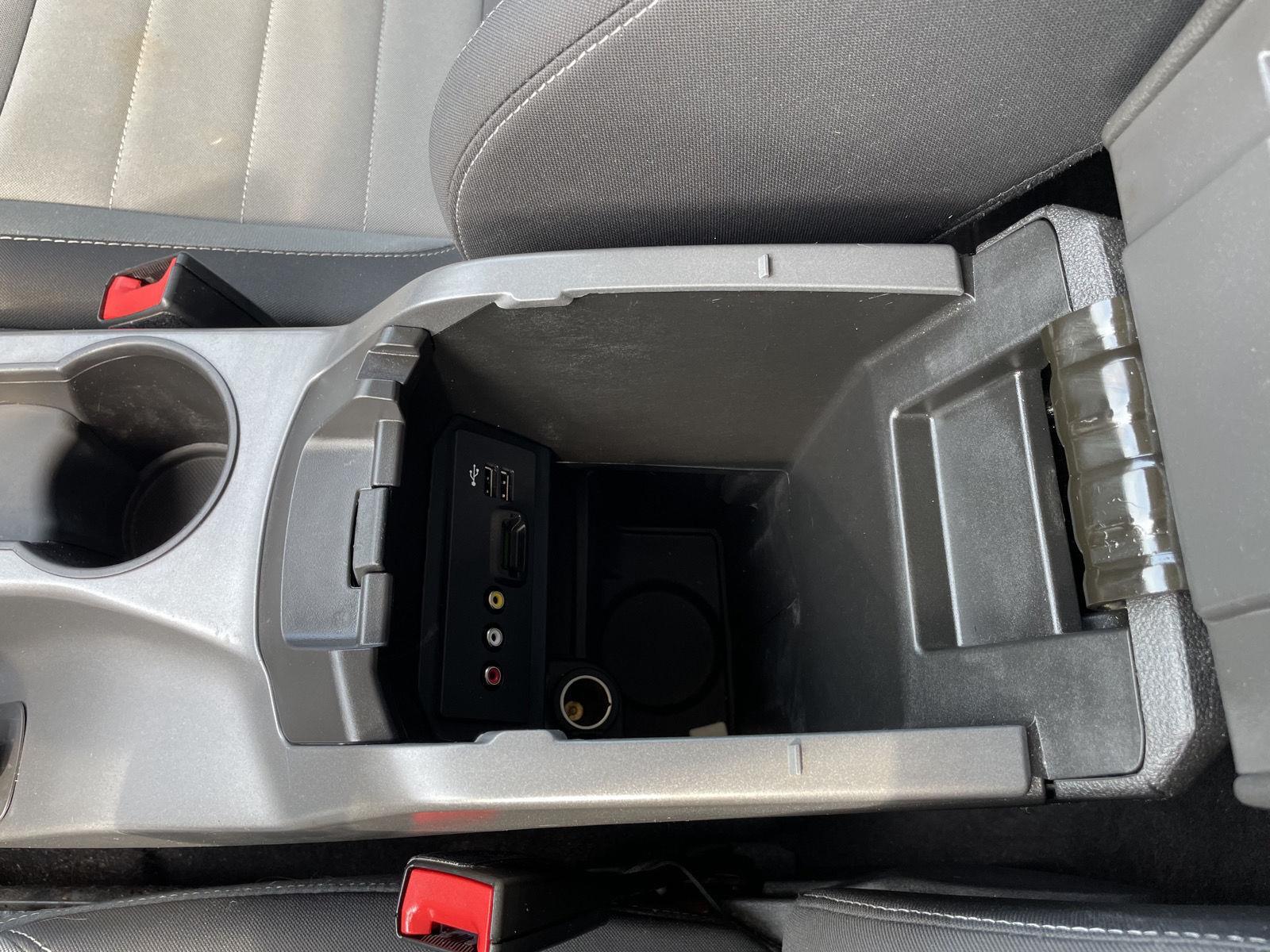 Vehicle photo 28