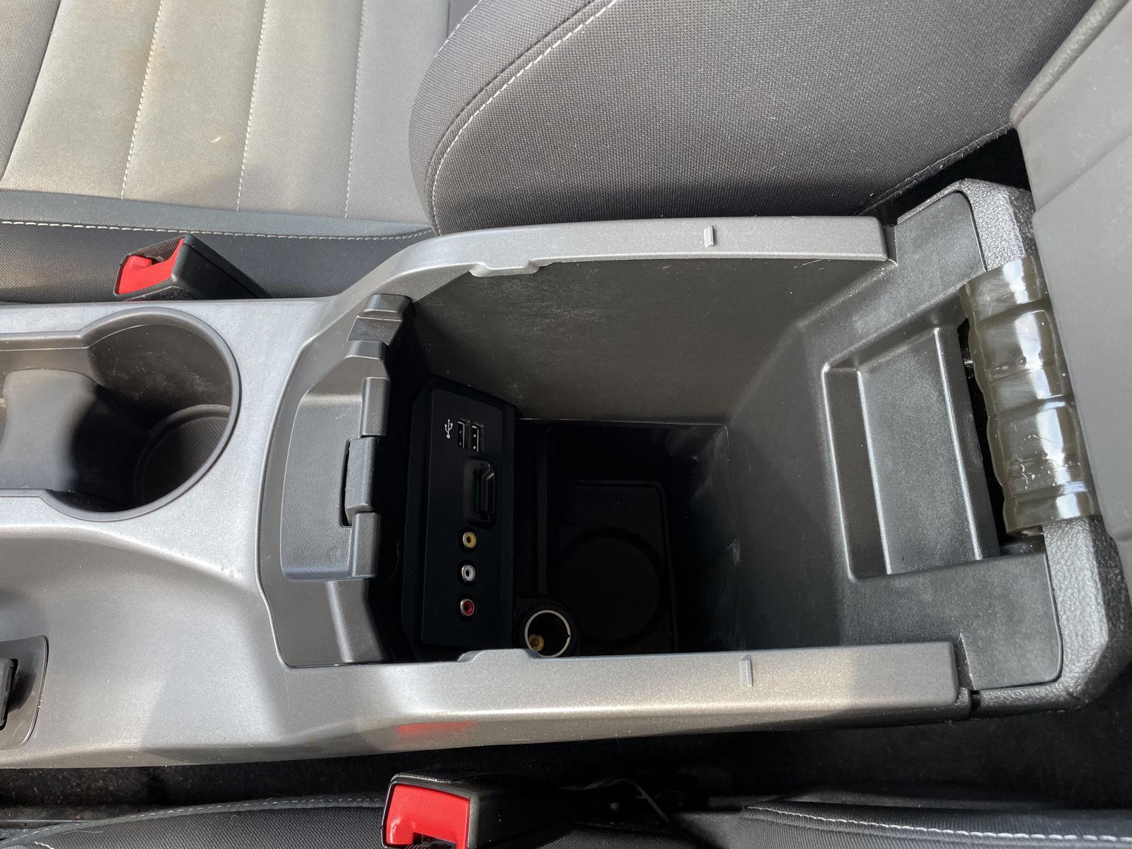Vehicle photo 29