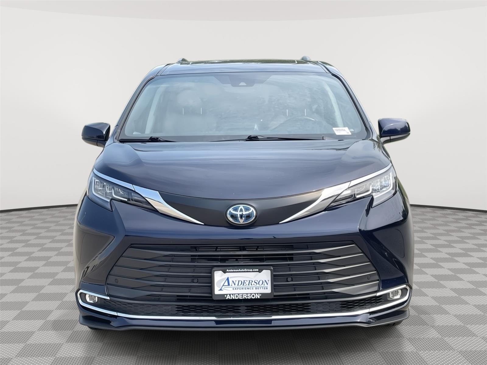 Vehicle photo 4