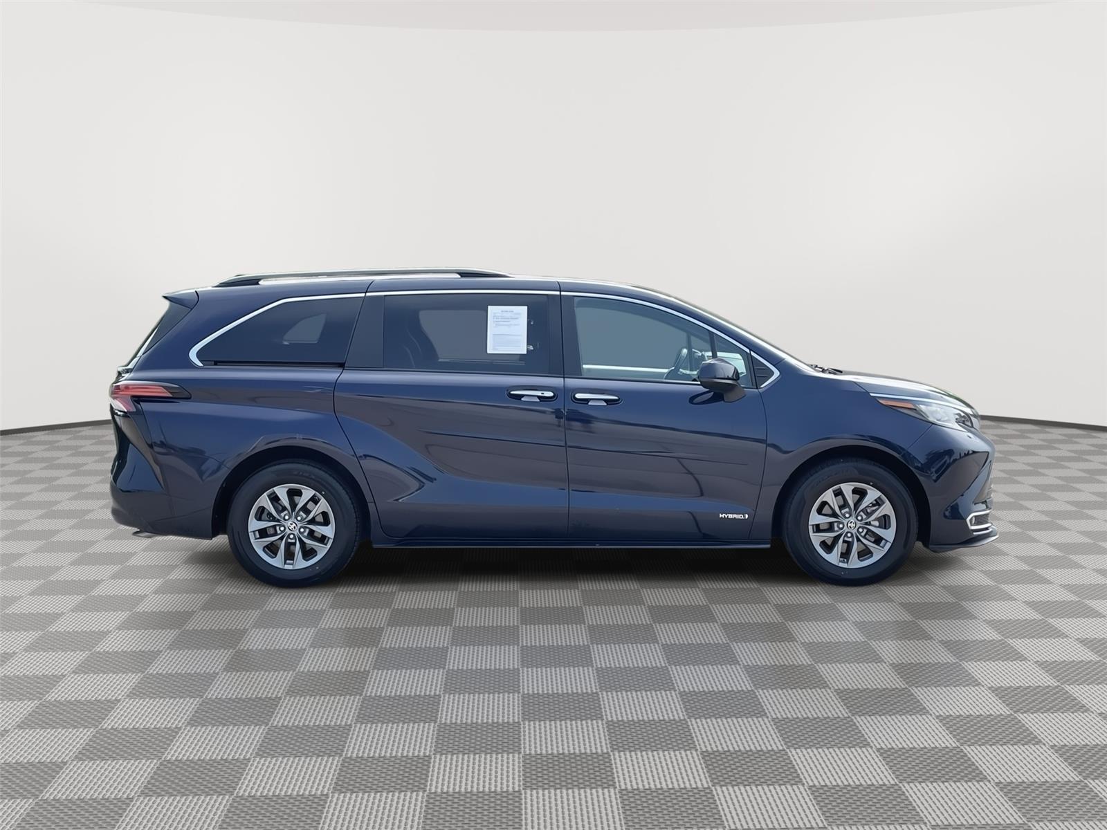 Vehicle photo 6