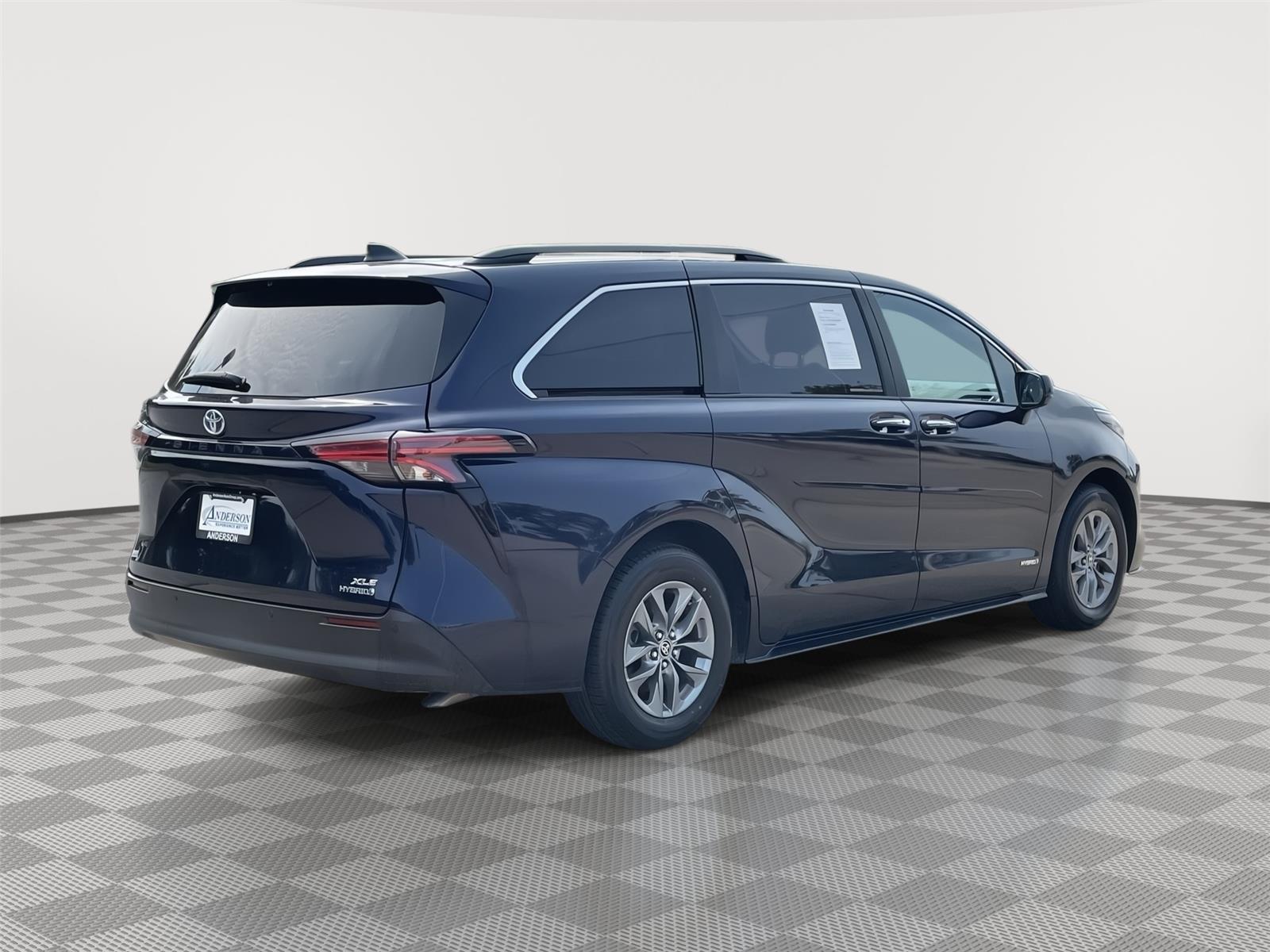 Vehicle photo 7