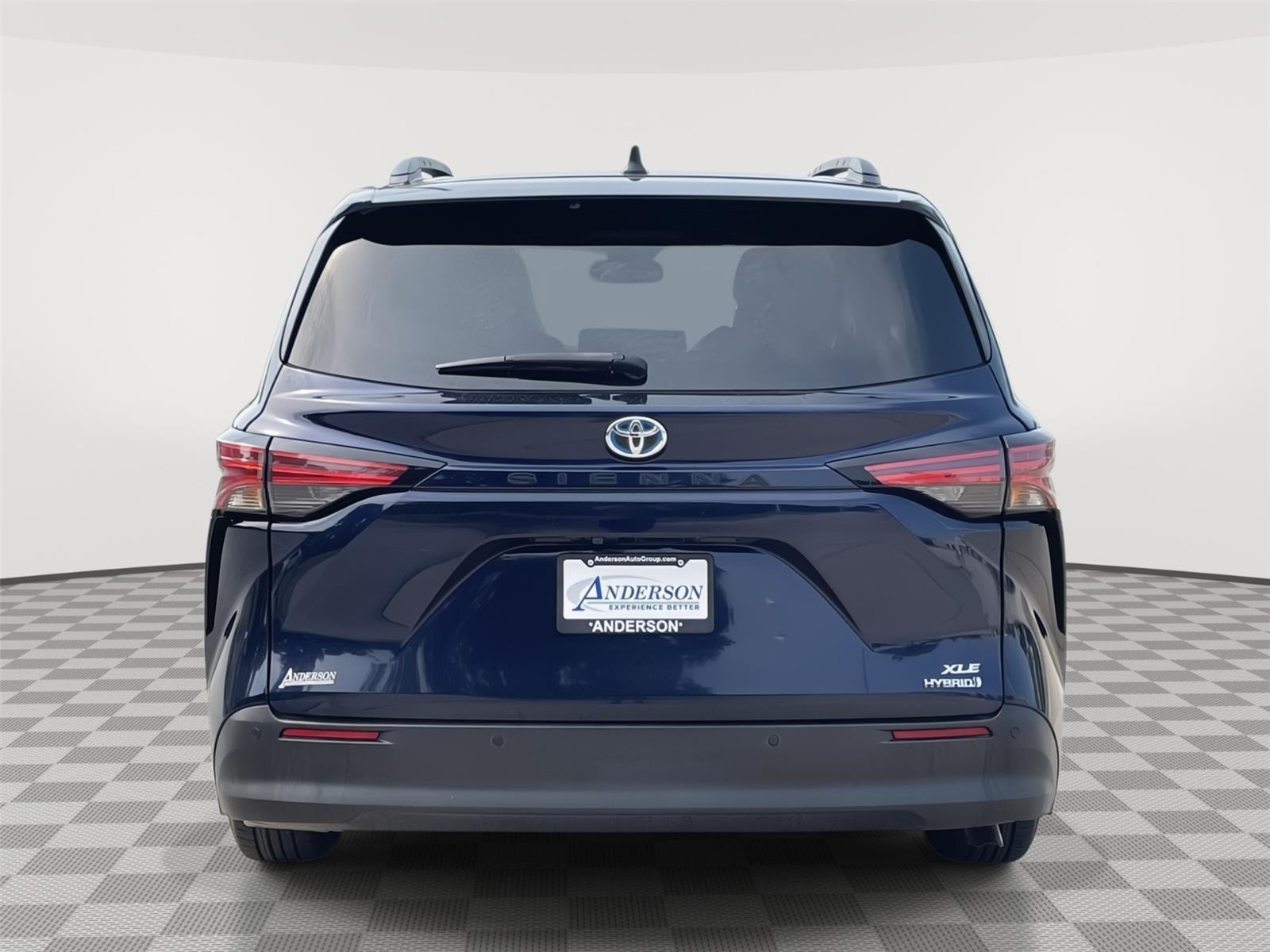 Vehicle photo 8