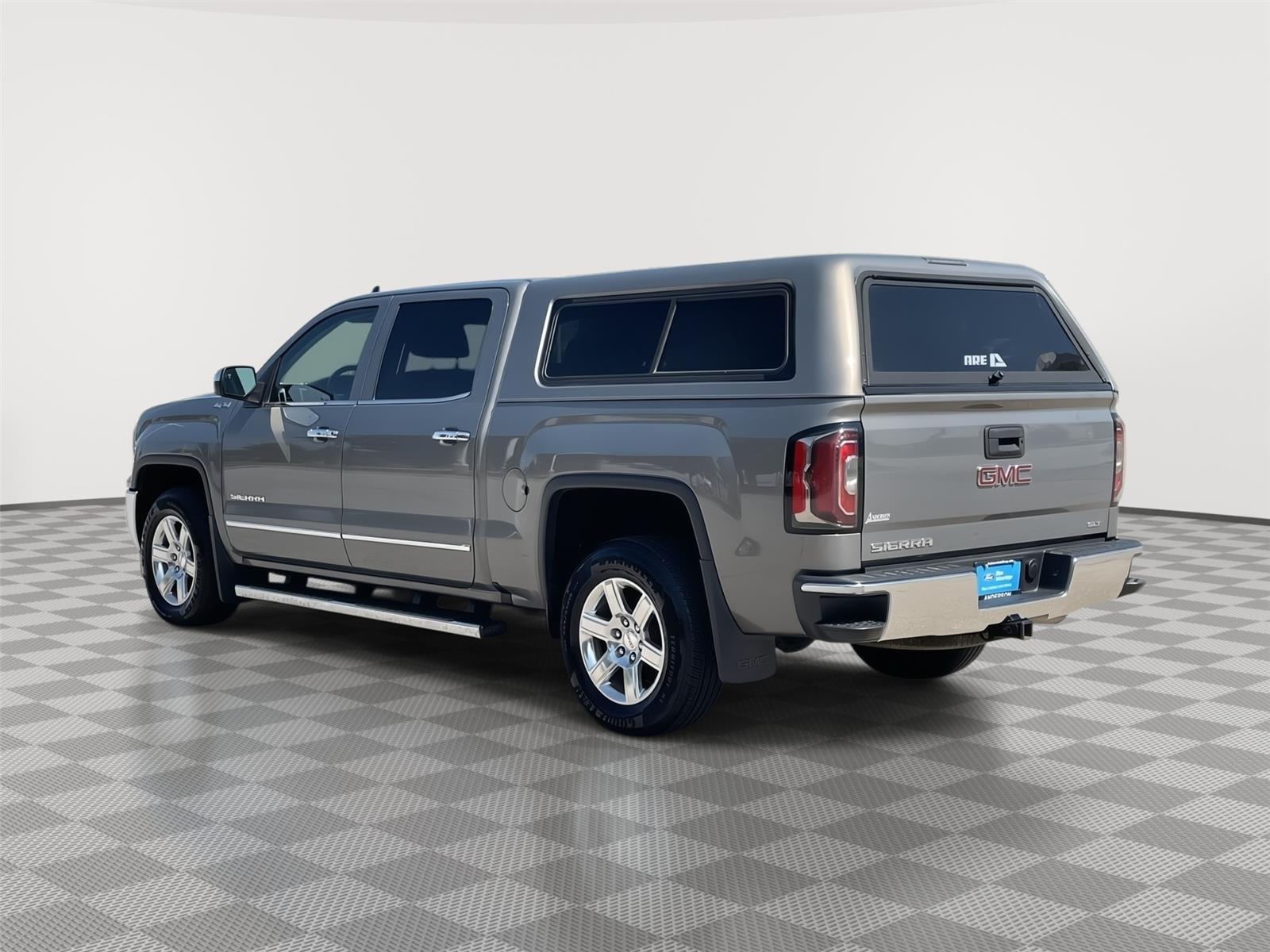 Vehicle photo 9