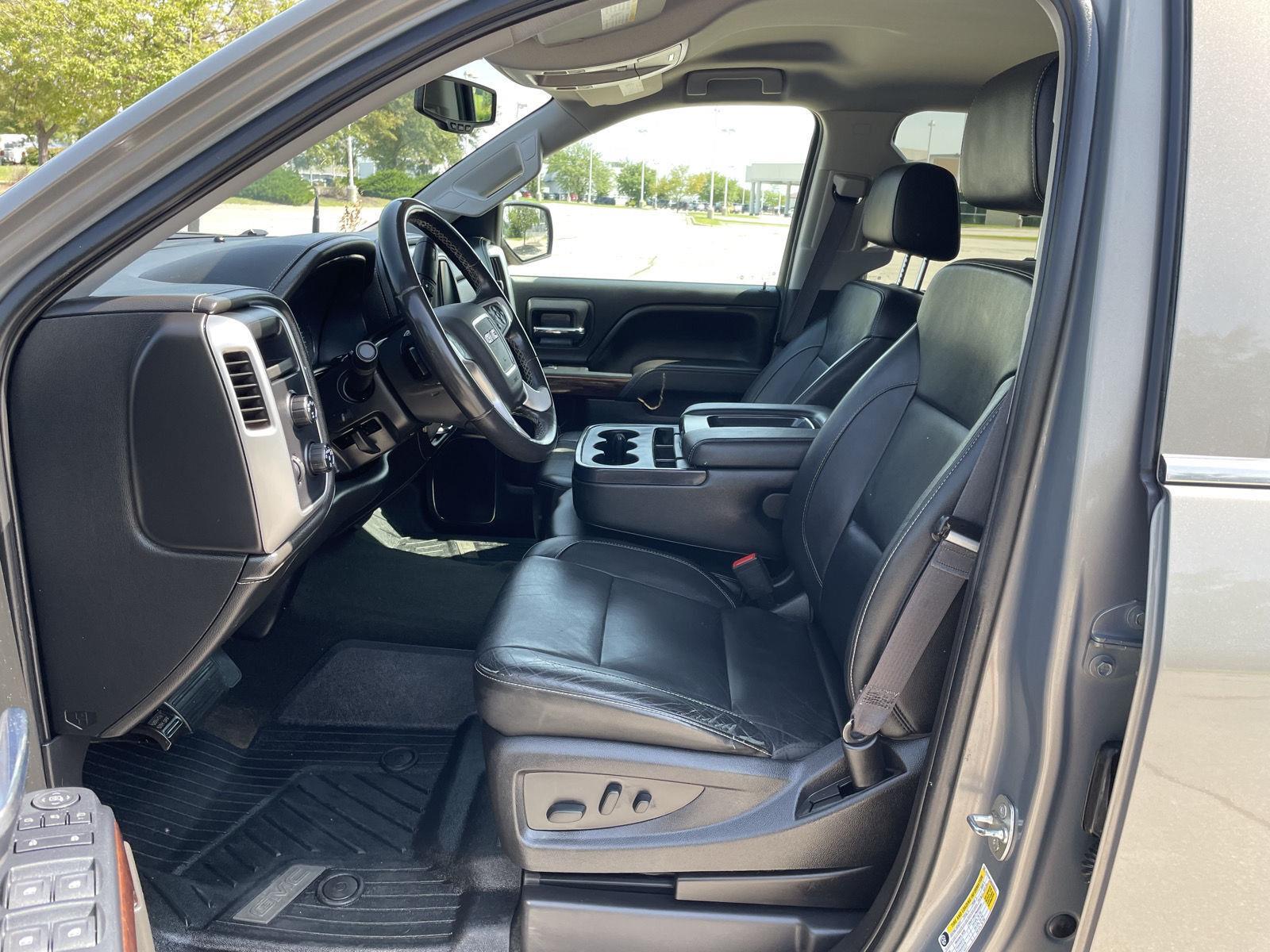 Vehicle photo 17