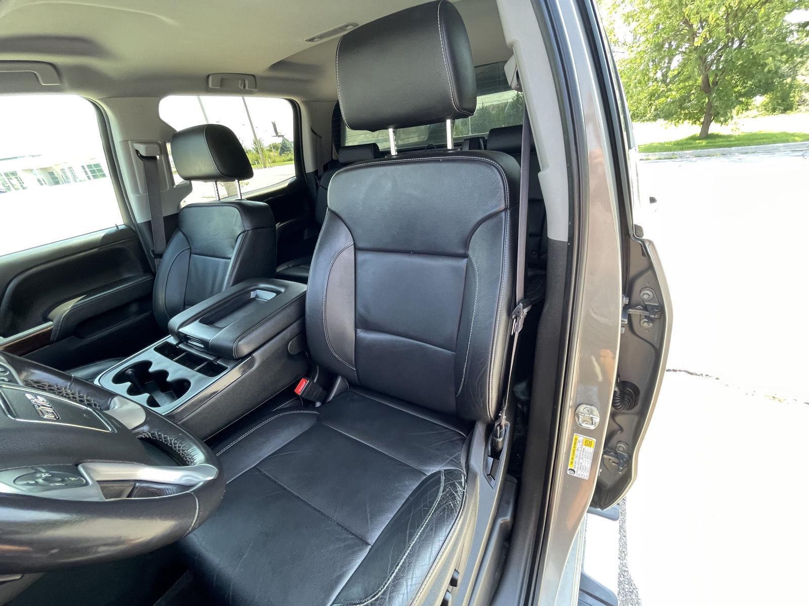 Vehicle photo 18