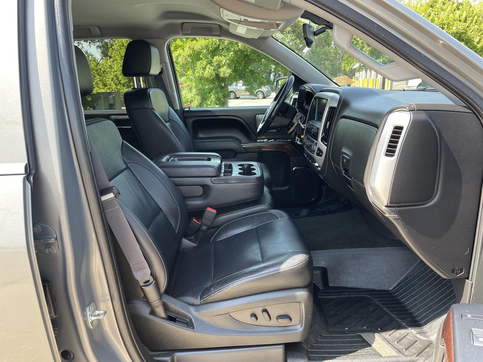 Vehicle photo 19