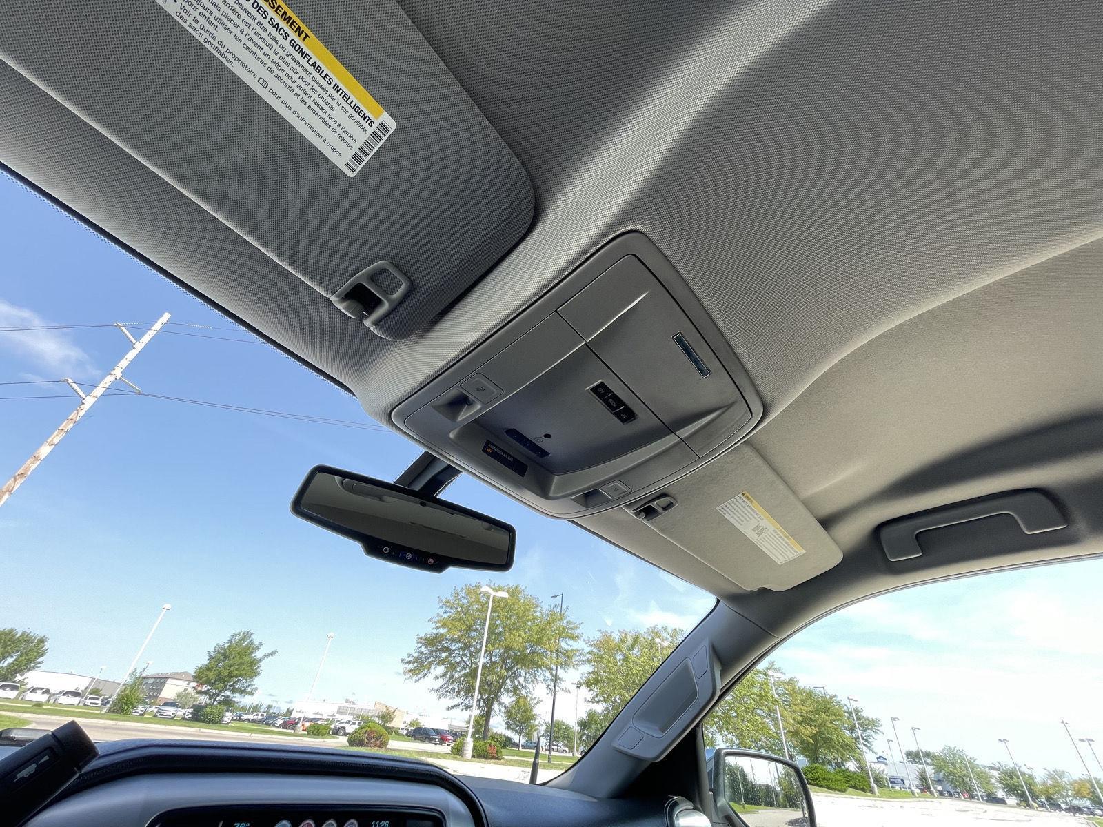 Vehicle photo 21