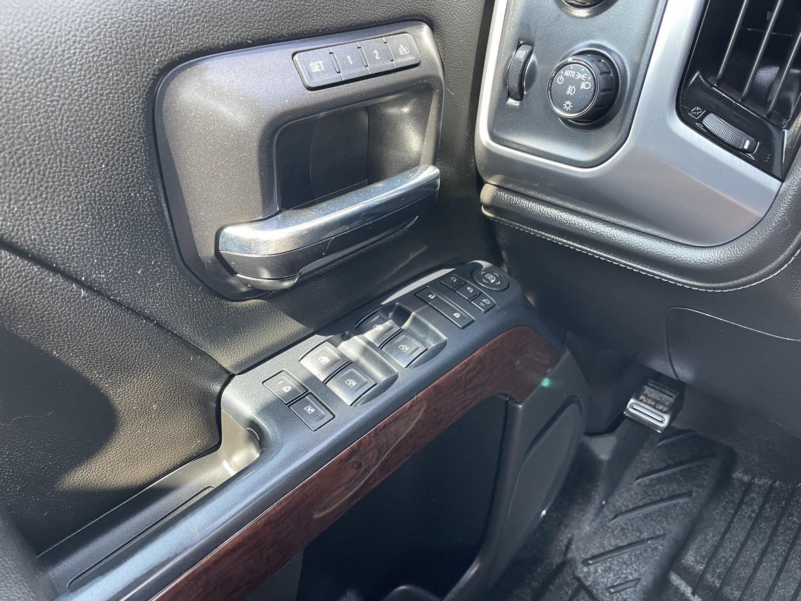 Vehicle photo 28