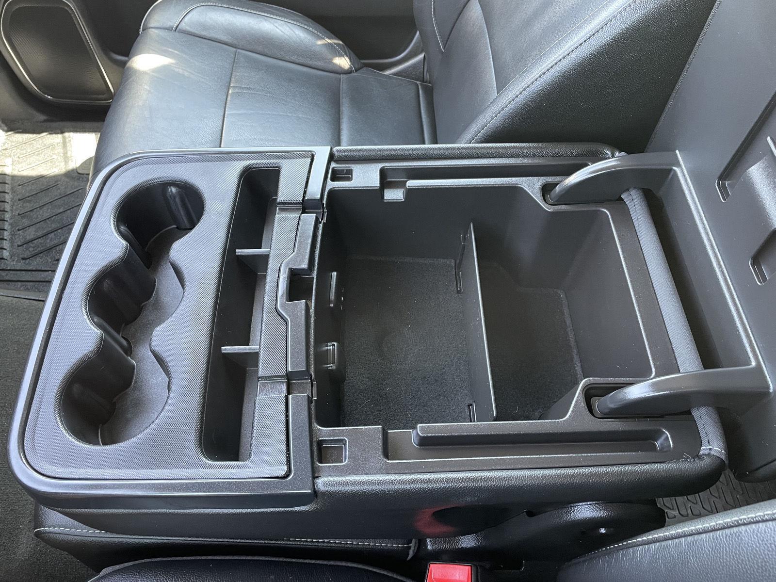 Vehicle photo 30