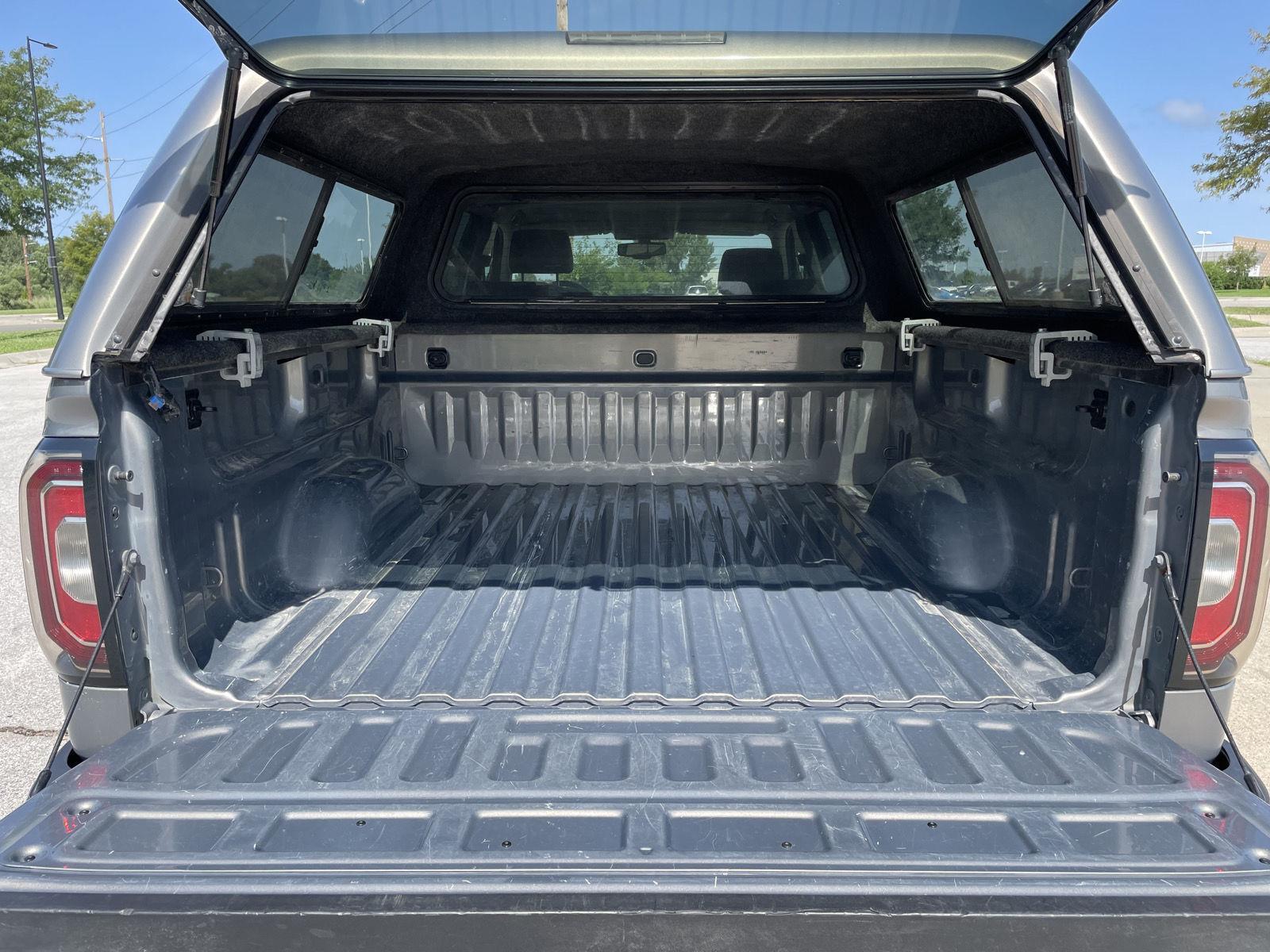 Vehicle photo 34