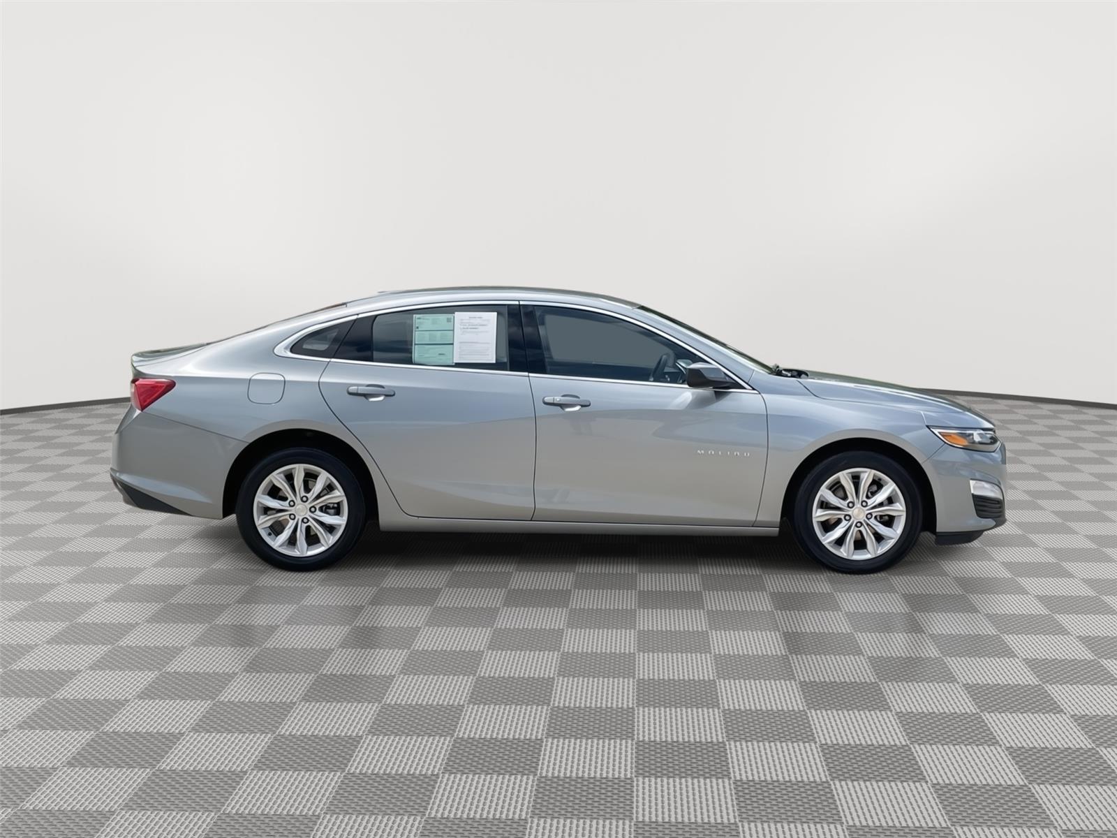 Vehicle photo 6