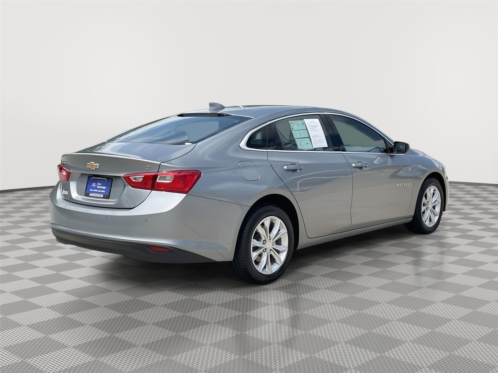 Vehicle photo 7