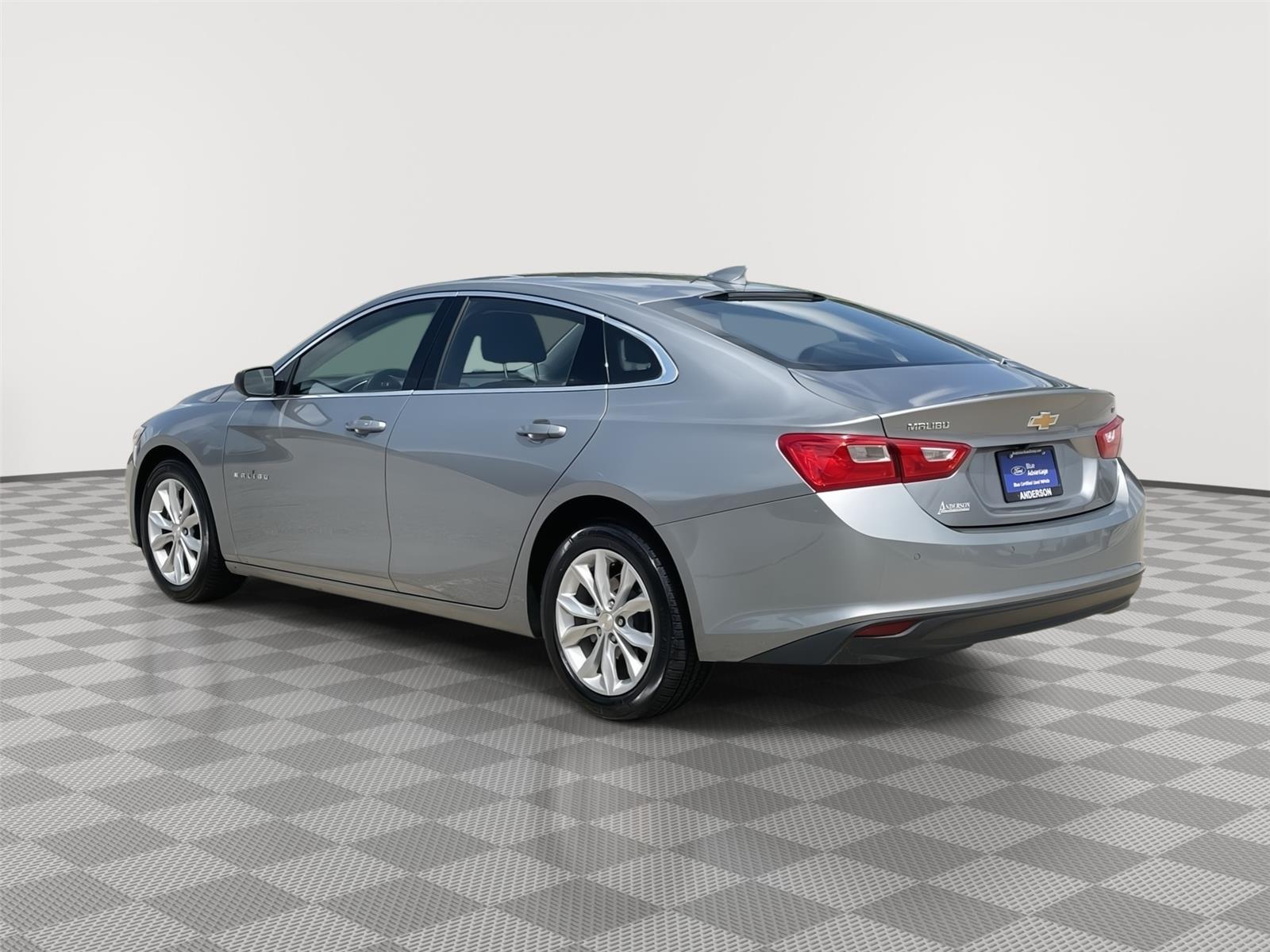 Vehicle photo 9