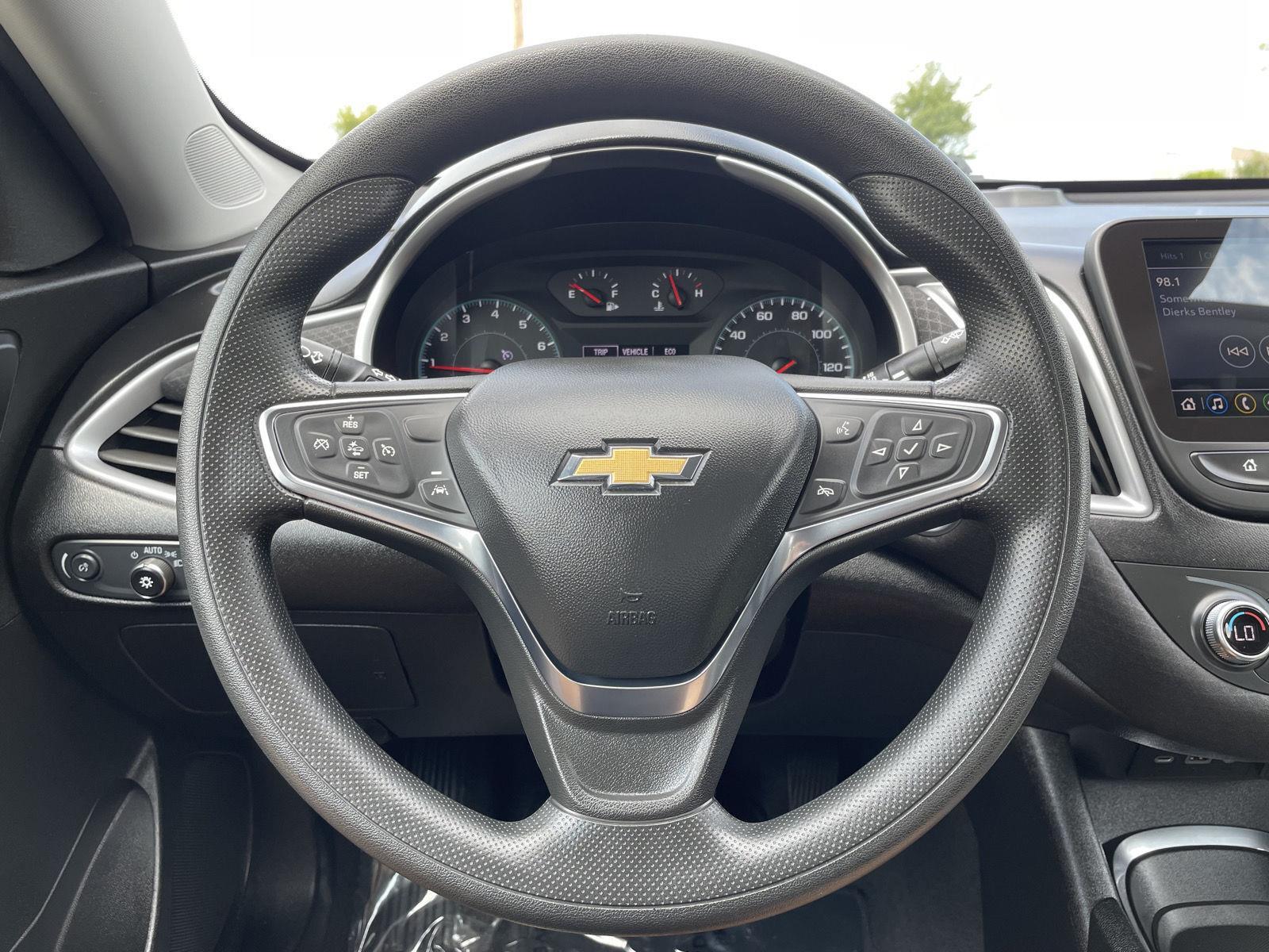 Vehicle photo 12