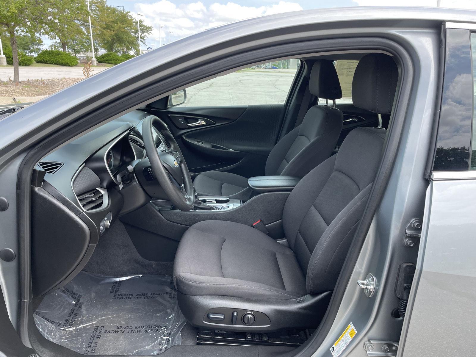 Vehicle photo 17