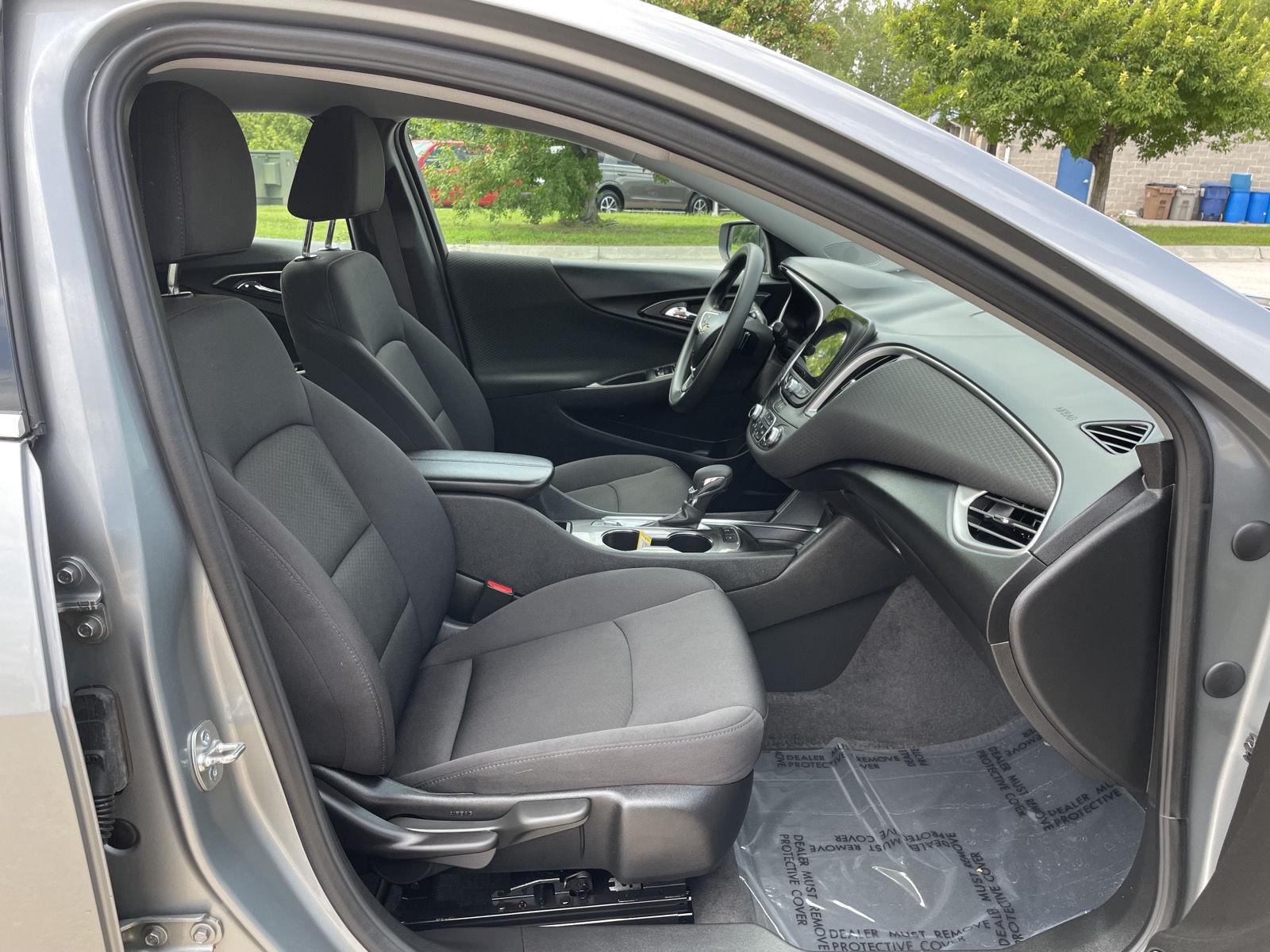 Vehicle photo 19