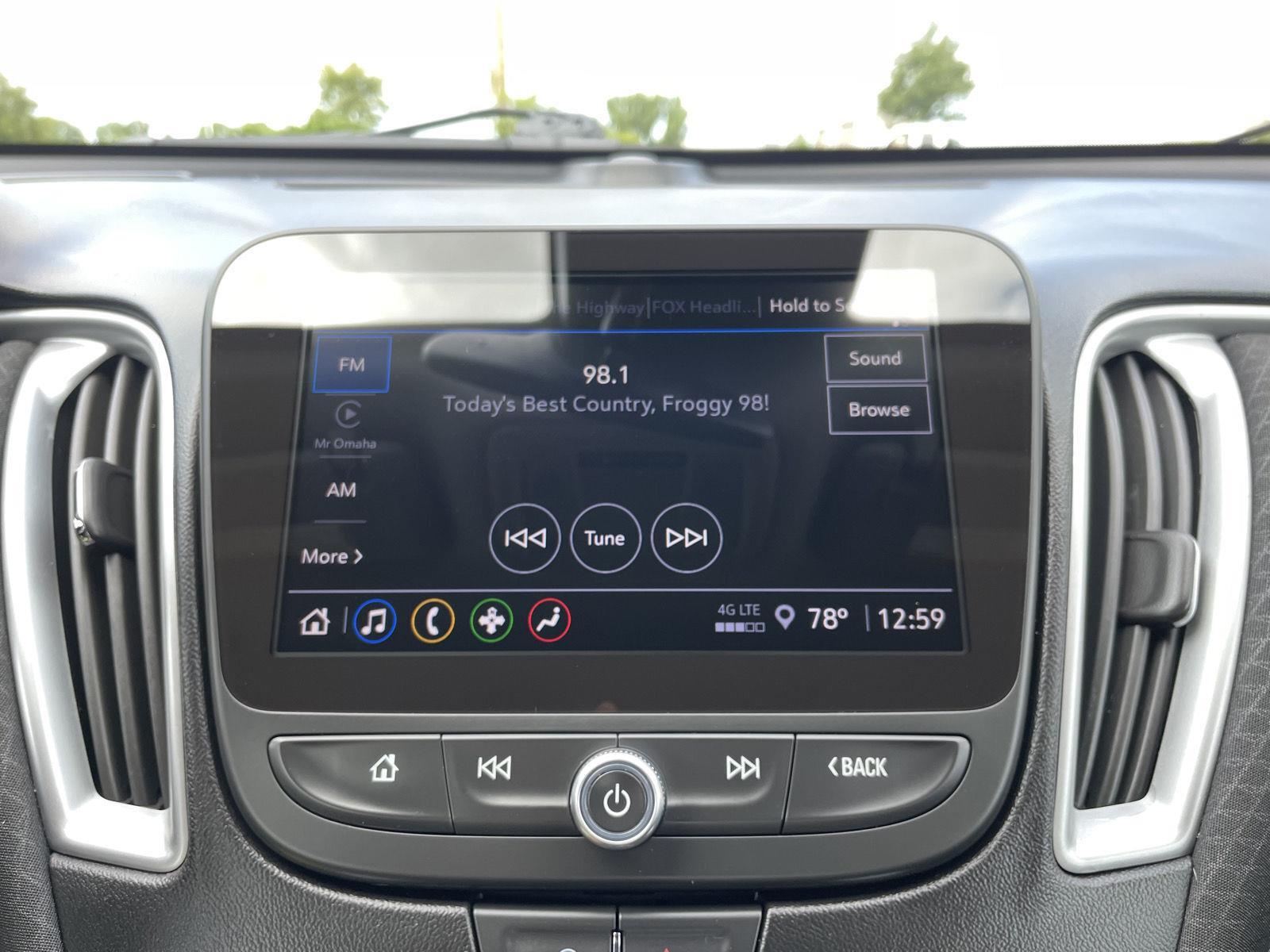 Vehicle photo 25