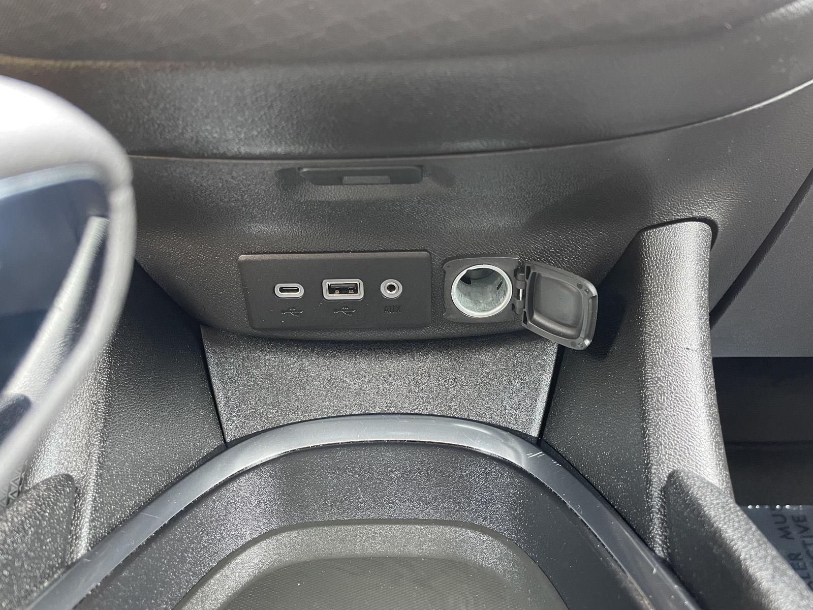 Vehicle photo 28