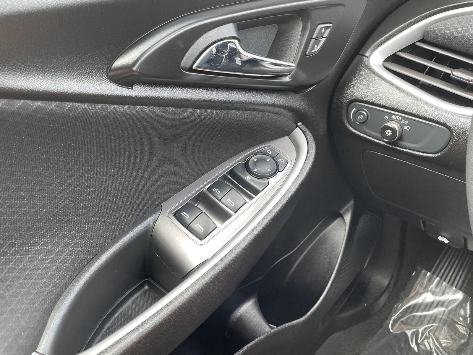 Vehicle photo 29